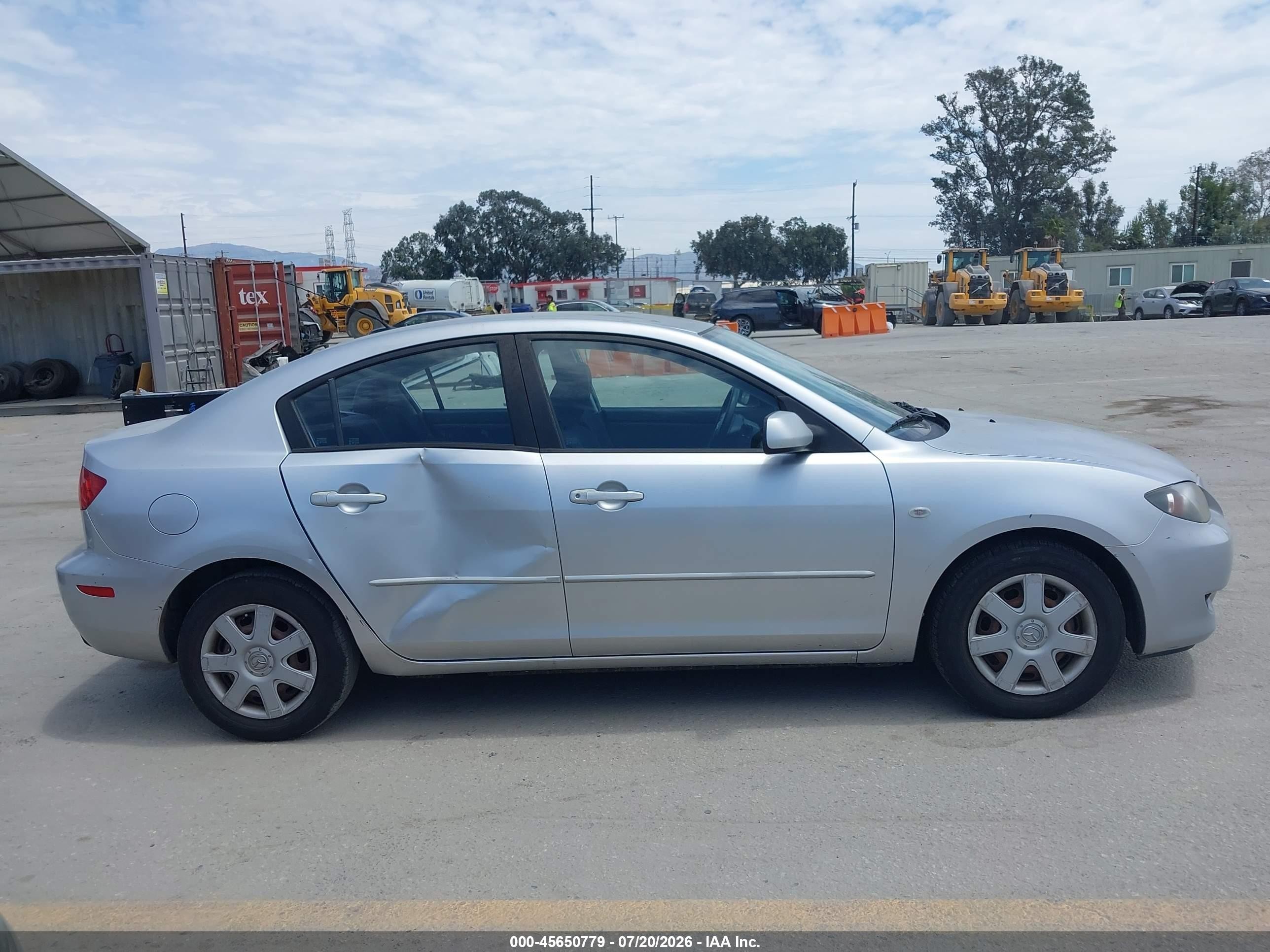 2006 Mazda Mazda3 I Silver vin: JM1BK12G461404926