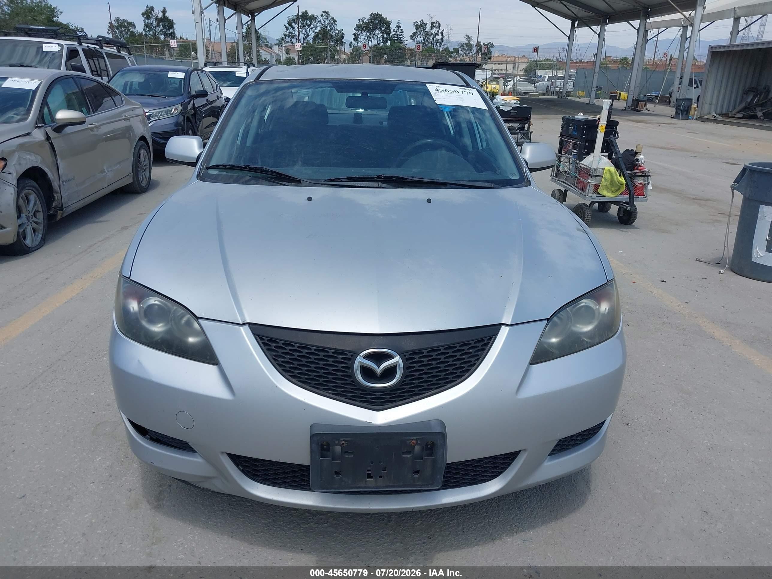 2006 Mazda Mazda3 I Silver vin: JM1BK12G461404926