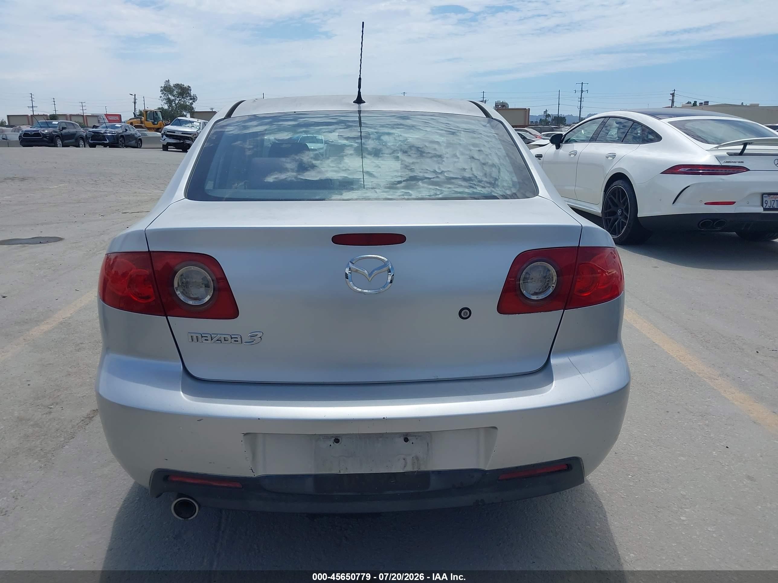 2006 Mazda Mazda3 I Silver vin: JM1BK12G461404926