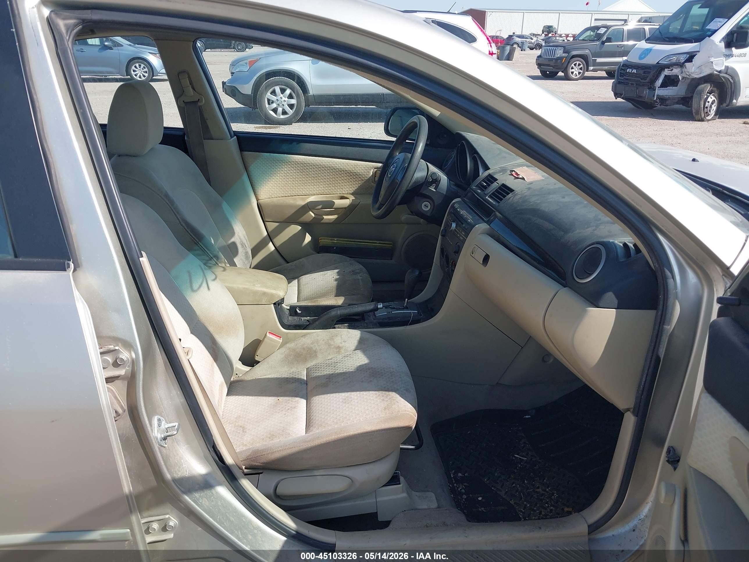 2006 Mazda Mazda3 I Gold vin: JM1BK12G761534179