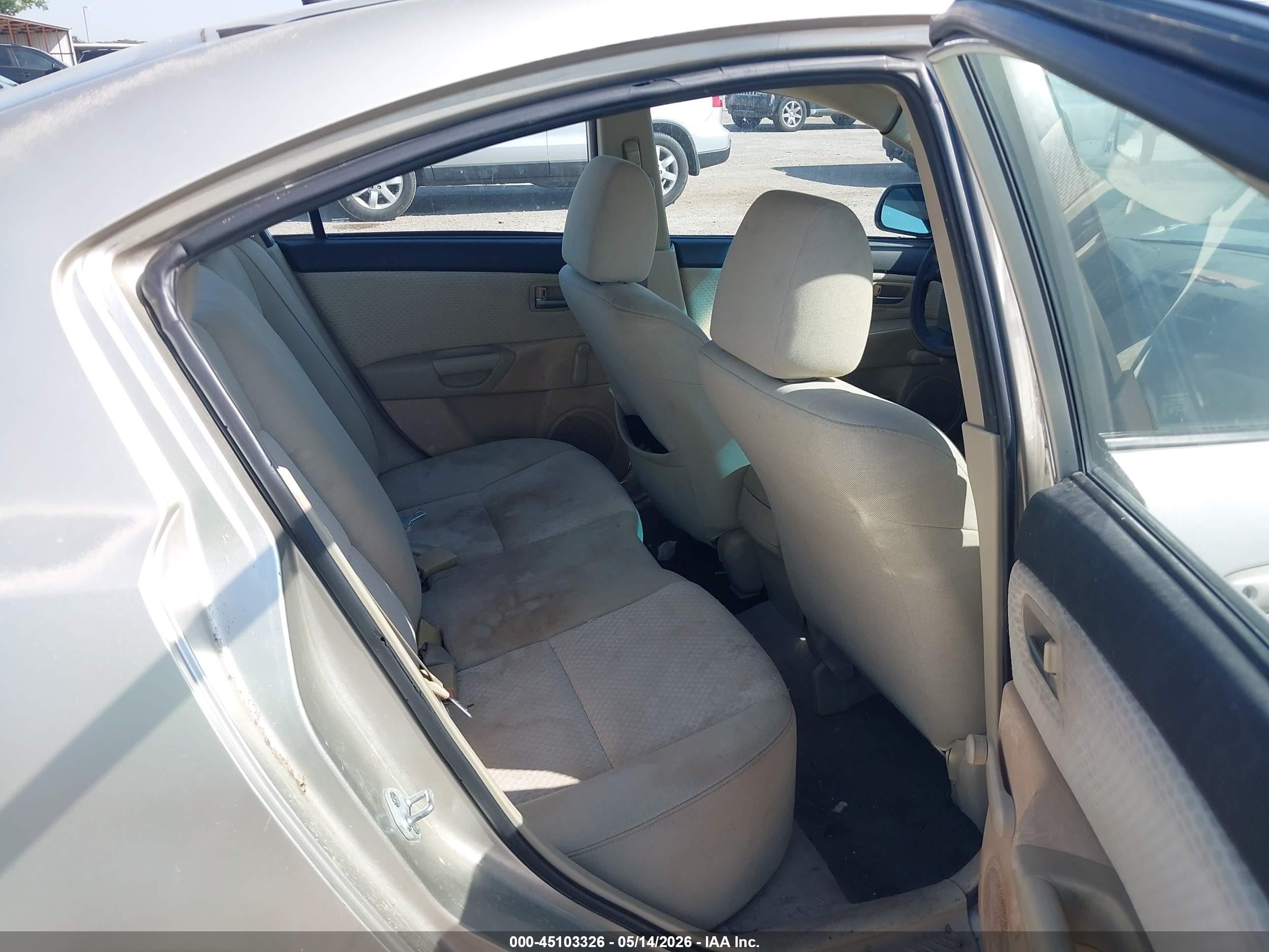 2006 Mazda Mazda3 I Gold vin: JM1BK12G761534179
