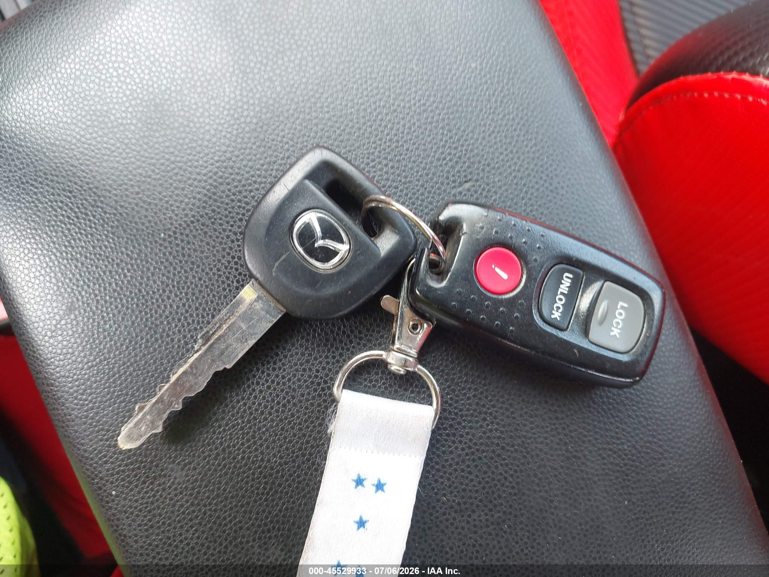 2004 Mazda Mazda3 S Красный vin: JM1BK143041114240