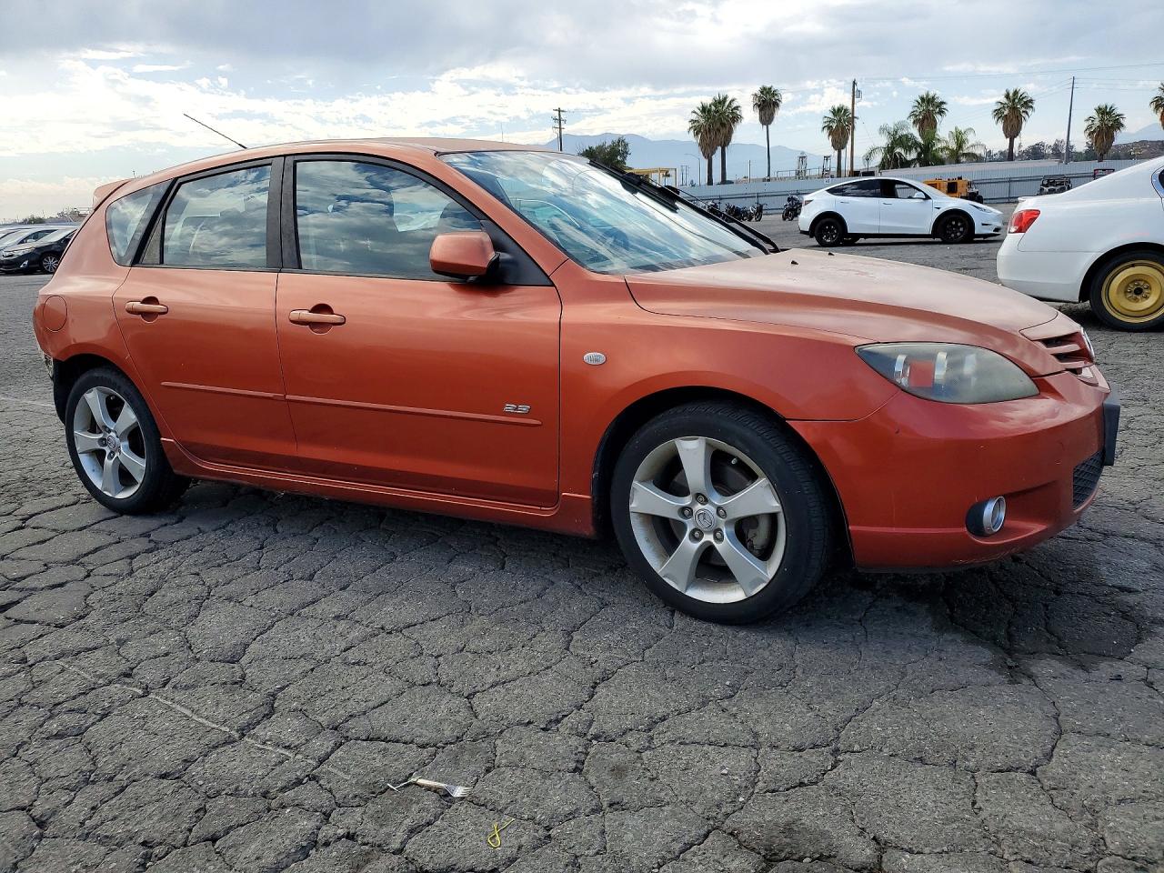 2005 Mazda 3 Hatchback Оранжевый vin: JM1BK143051298628