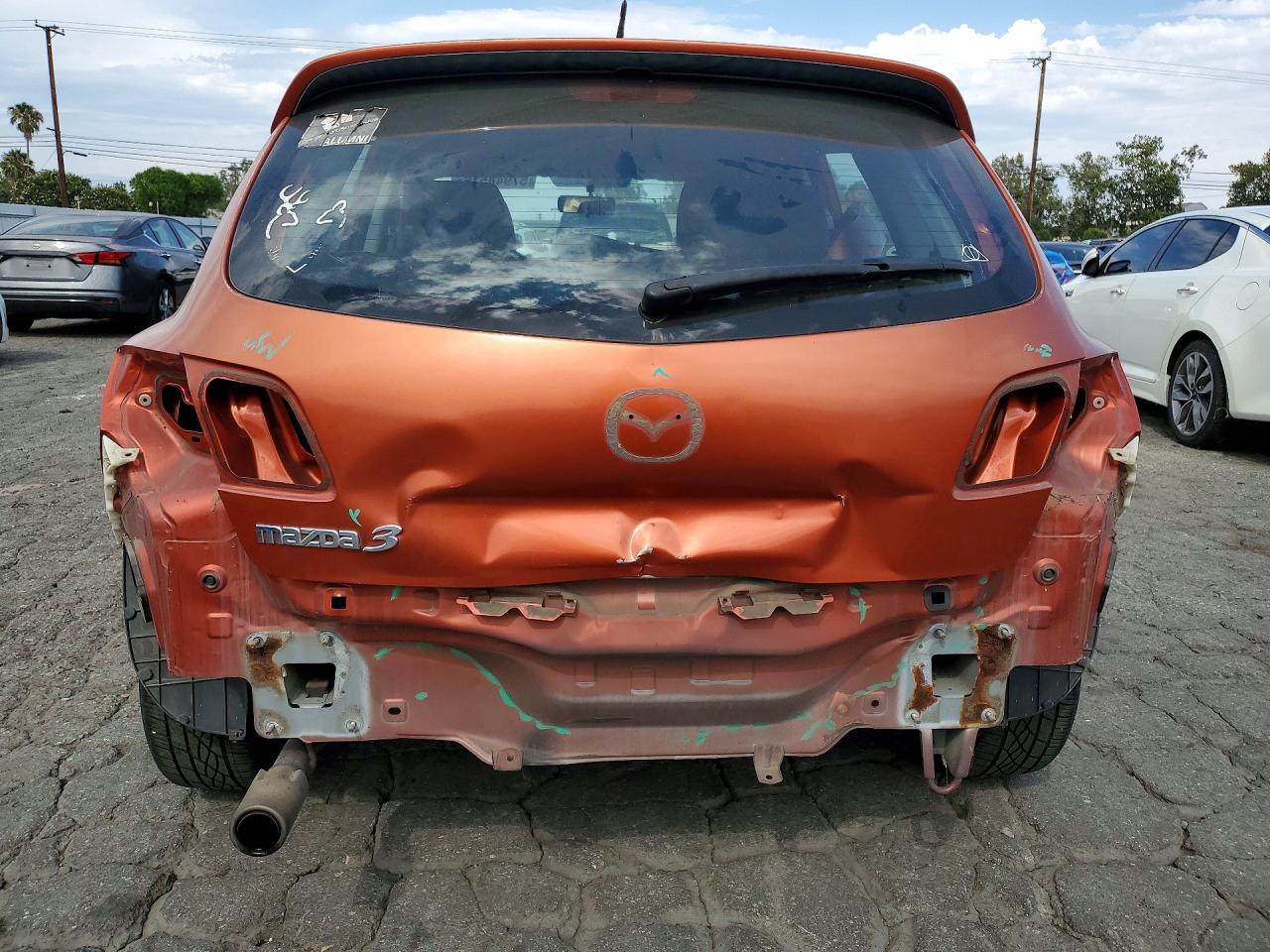2005 Mazda 3 Hatchback Оранжевый vin: JM1BK143051298628
