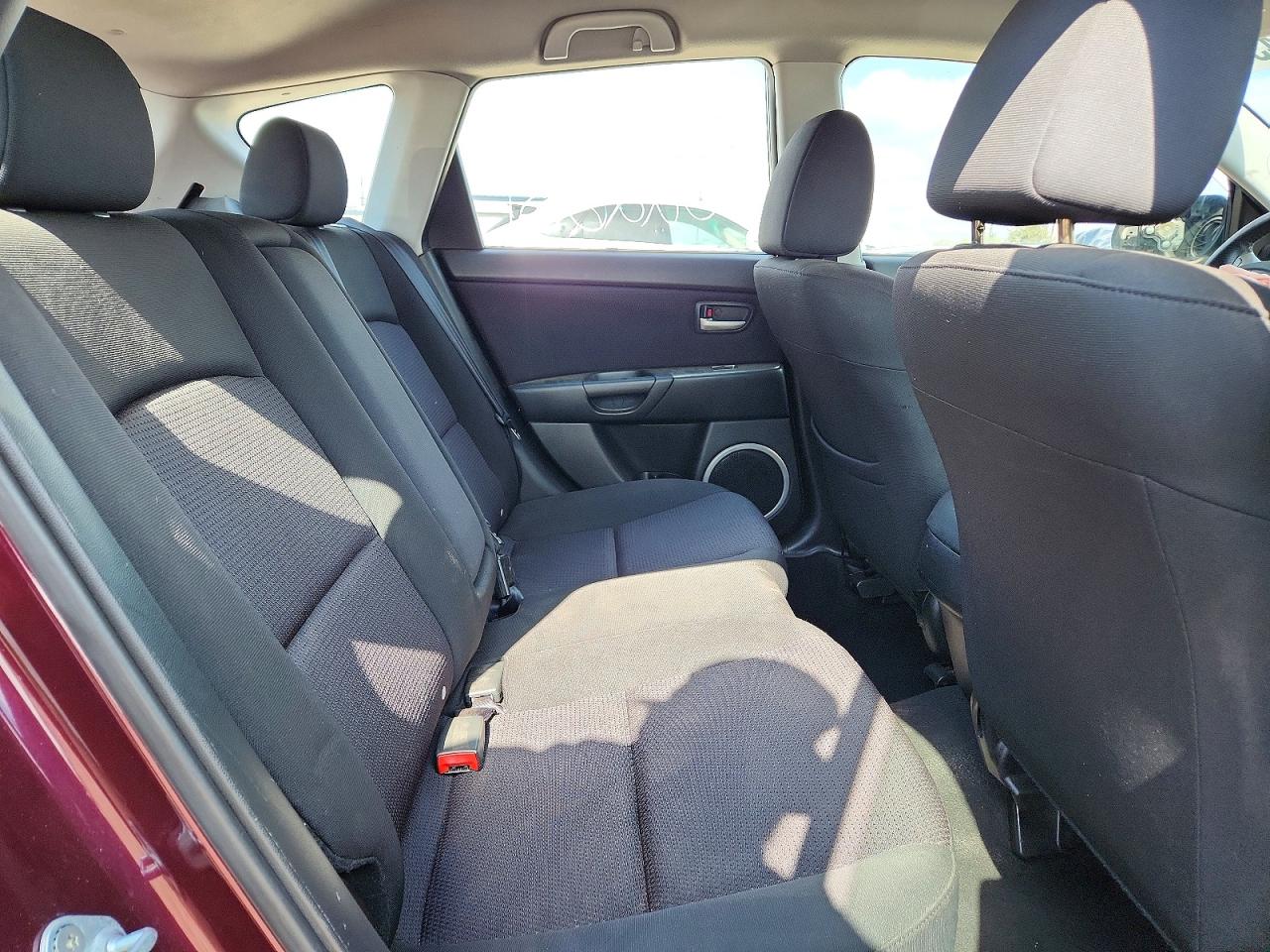 2007 Mazda Mazda3 Purple vin: JM1BK143171647069