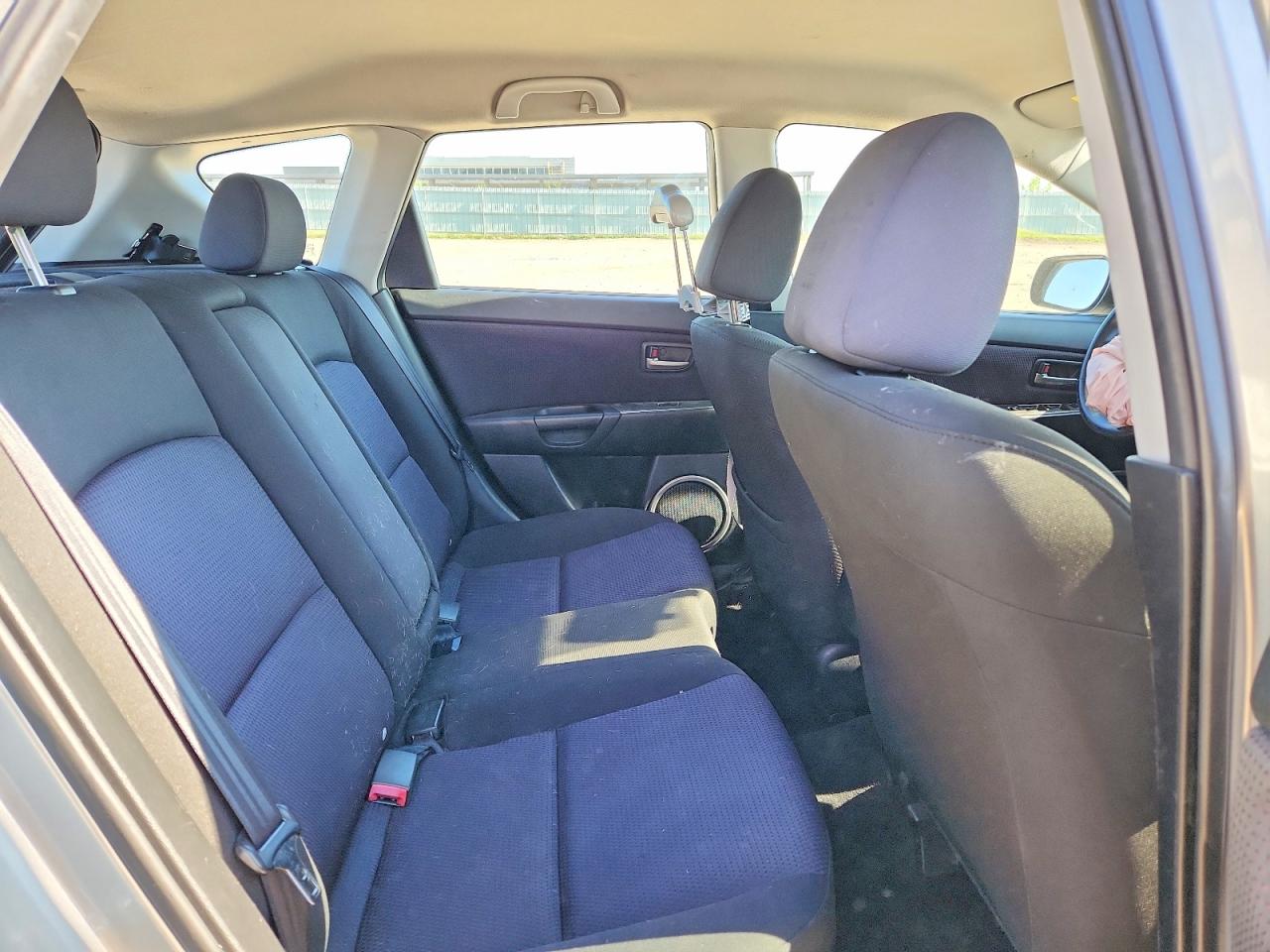 2007 Mazda 3 Hatchback Silver vin: JM1BK143371688092