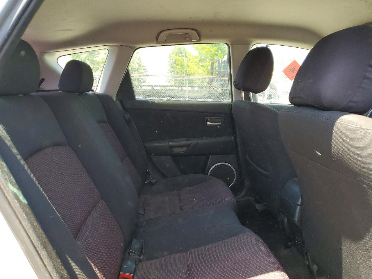 2004 Mazda 3 Hatchback Silver vin: JM1BK143441180080