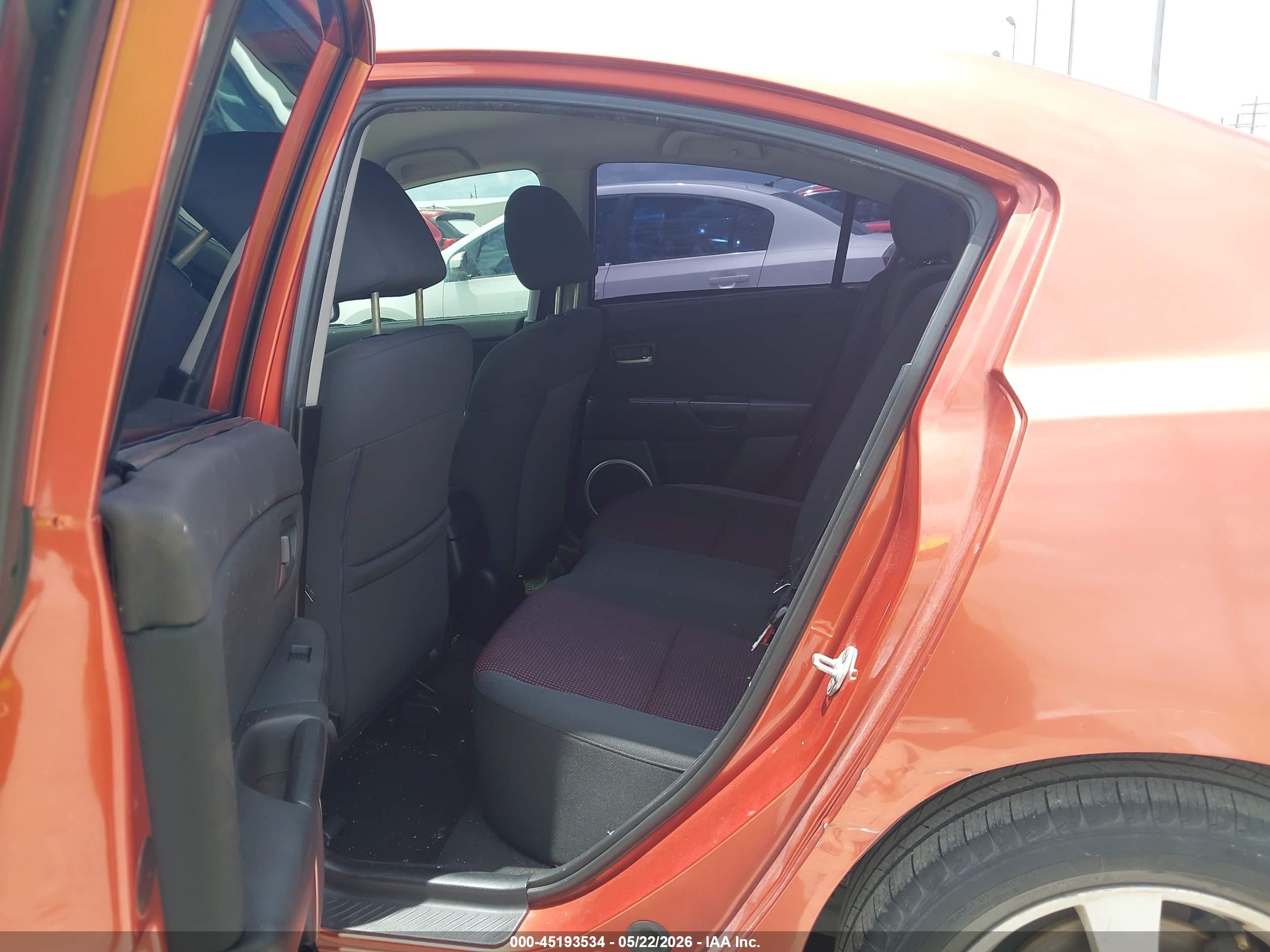 2004 Mazda Mazda3 S Orange vin: JM1BK323041162948