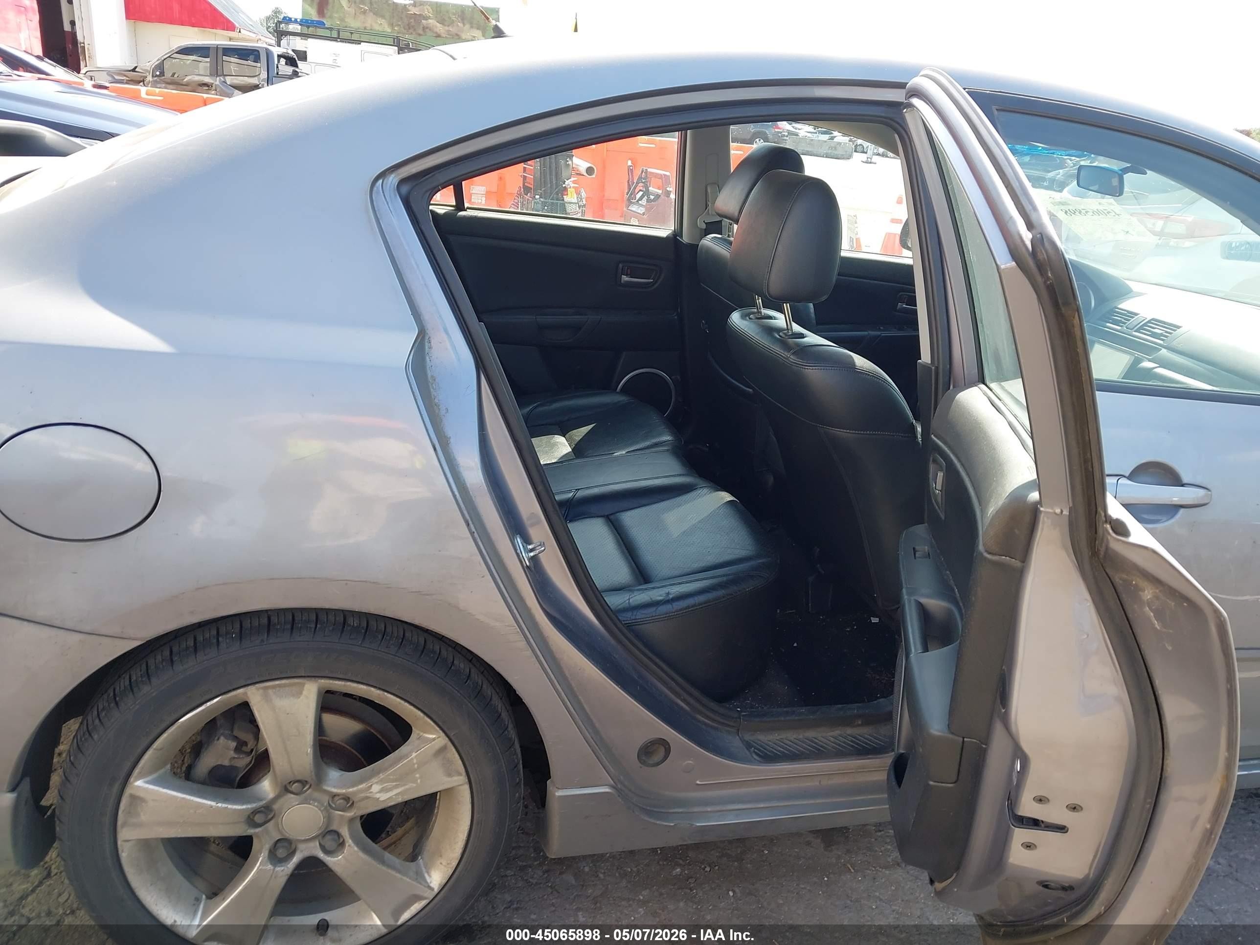 2004 Mazda Mazda3 S Silver vin: JM1BK323041191592