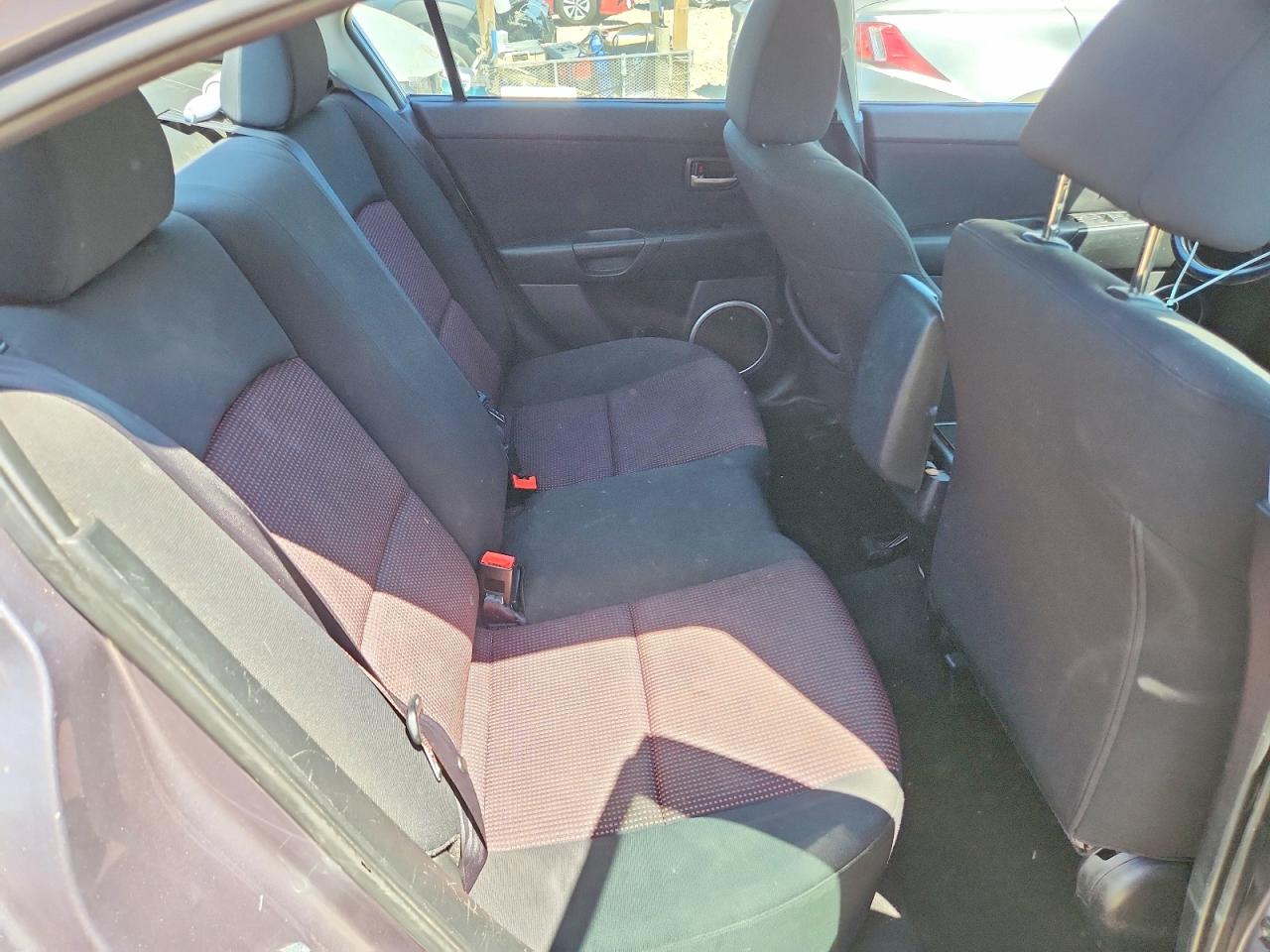 2005 Mazda 3 S Silver vin: JM1BK323251222701