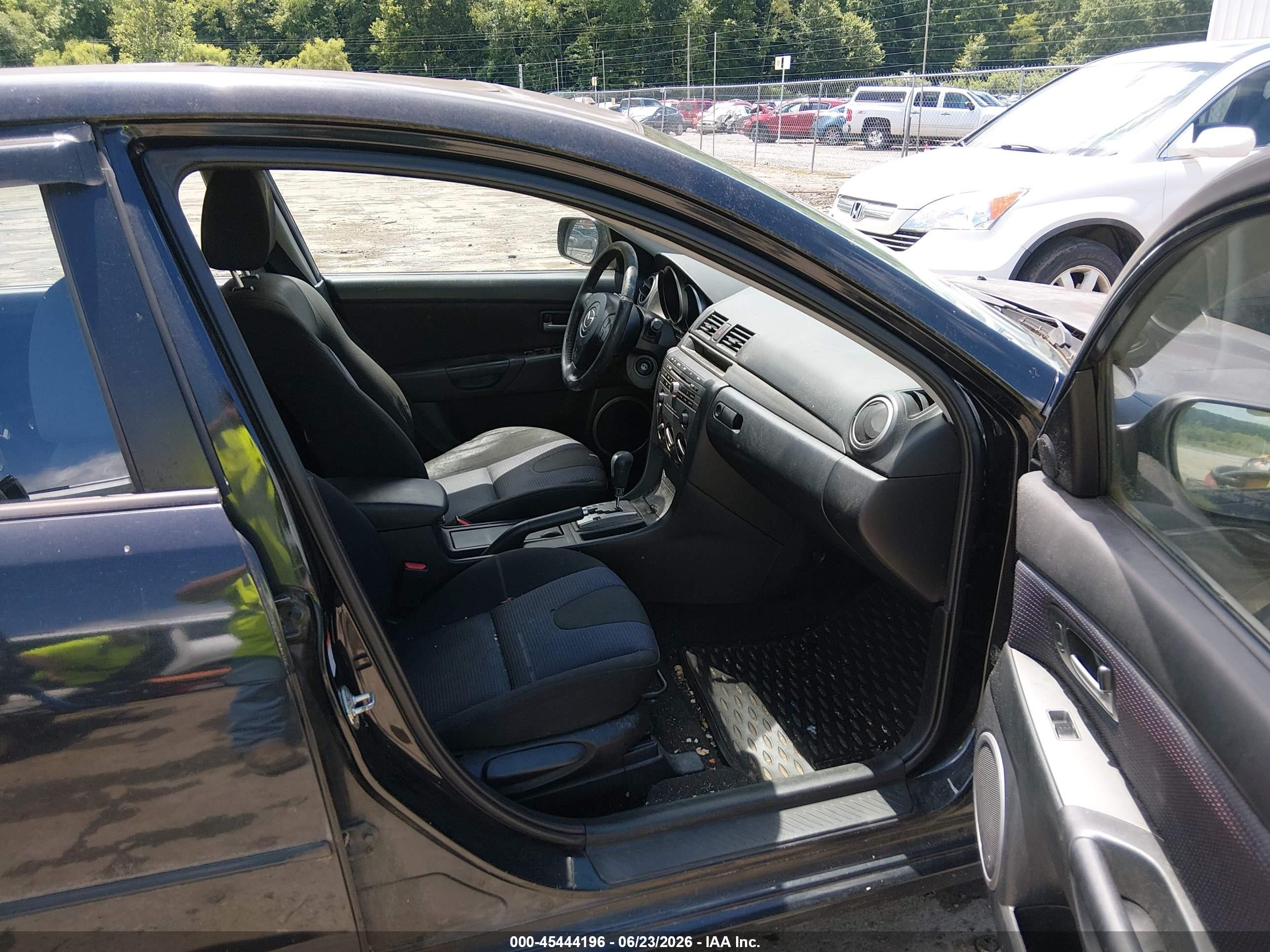2008 Mazda Mazda3 S Touring Черный vin: JM1BK323681802604