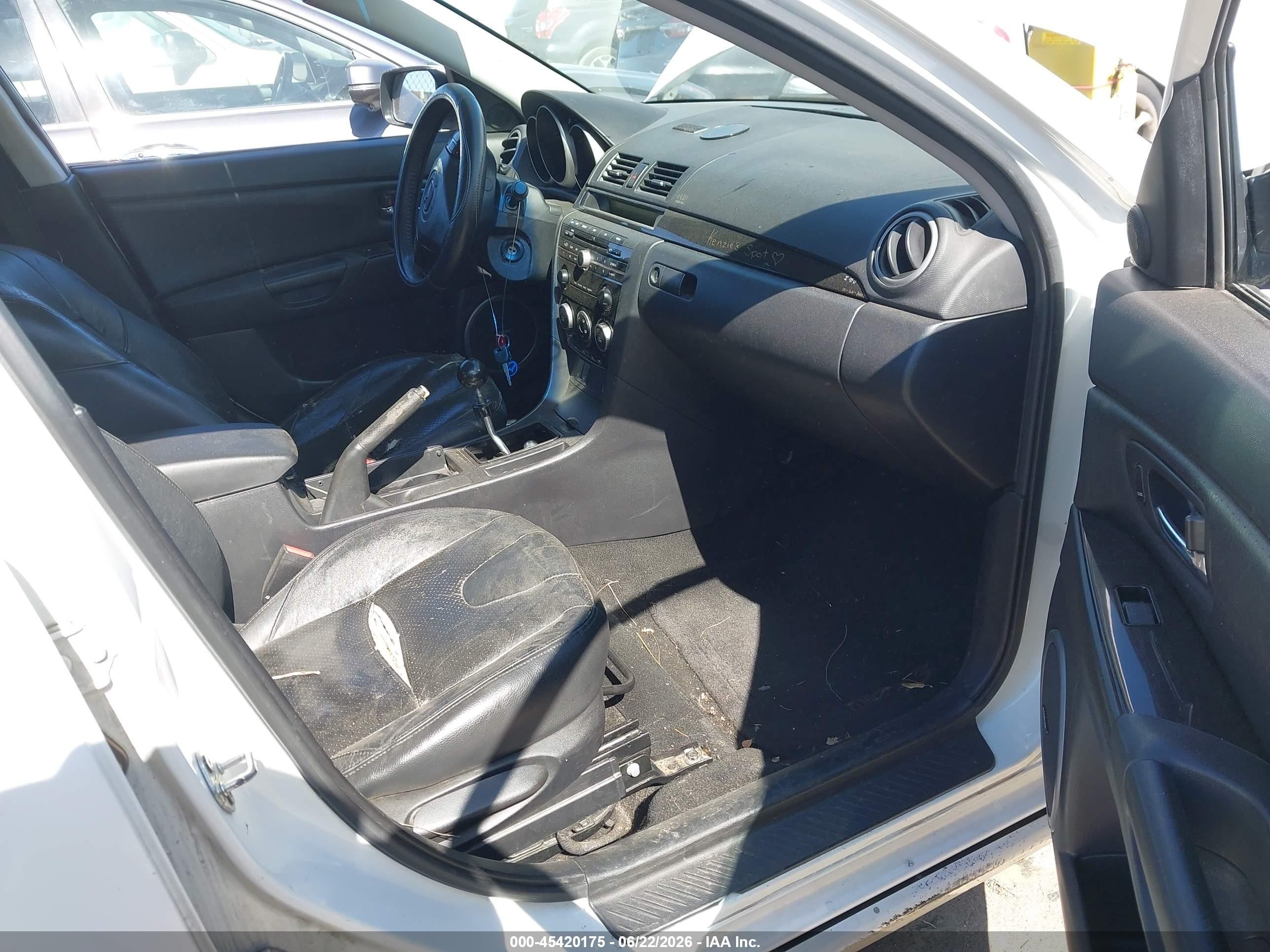 2008 Mazda Mazda3 S Grand Touring White vin: JM1BK324181144277