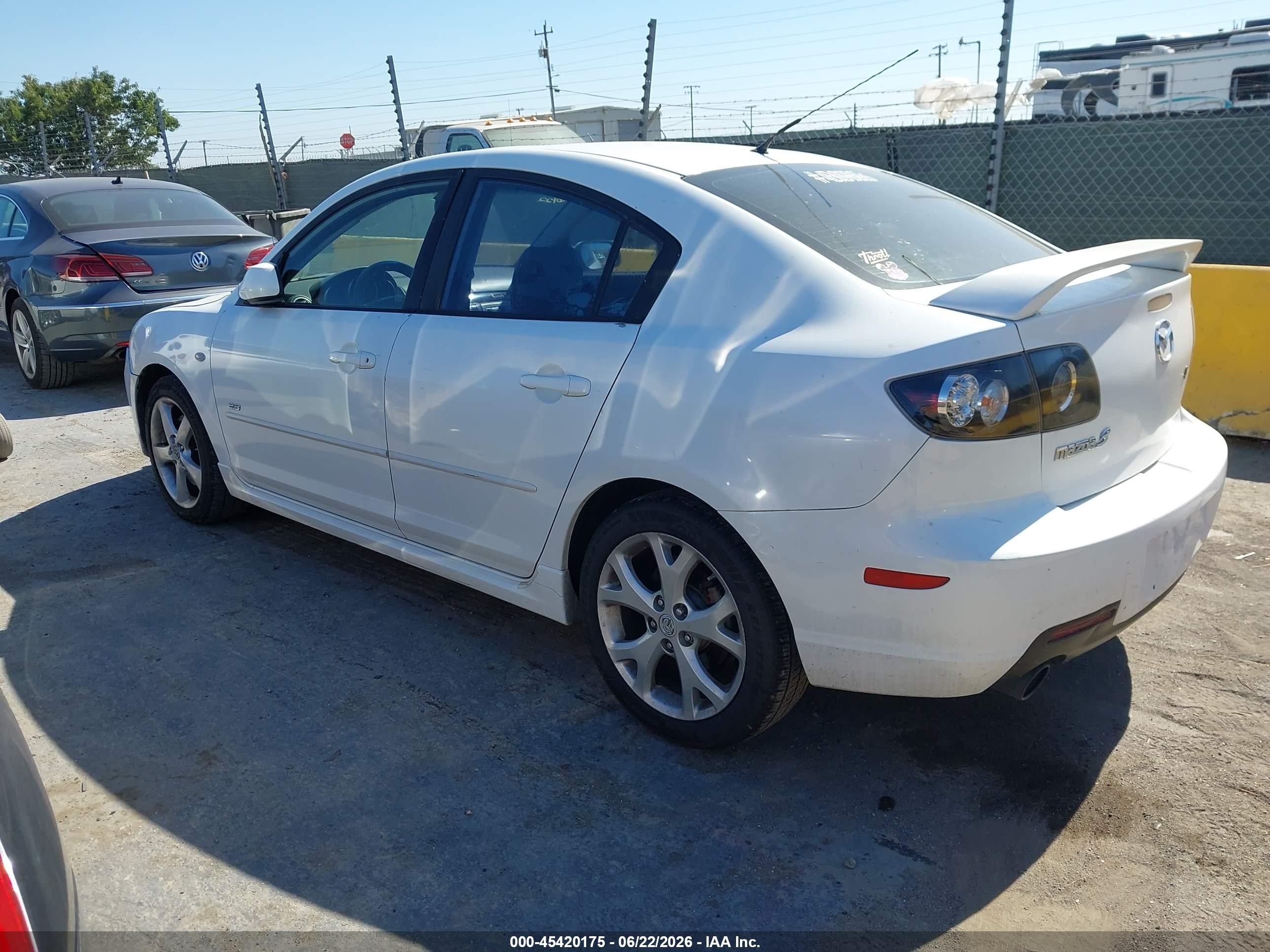 2008 Mazda Mazda3 S Grand Touring White vin: JM1BK324181144277