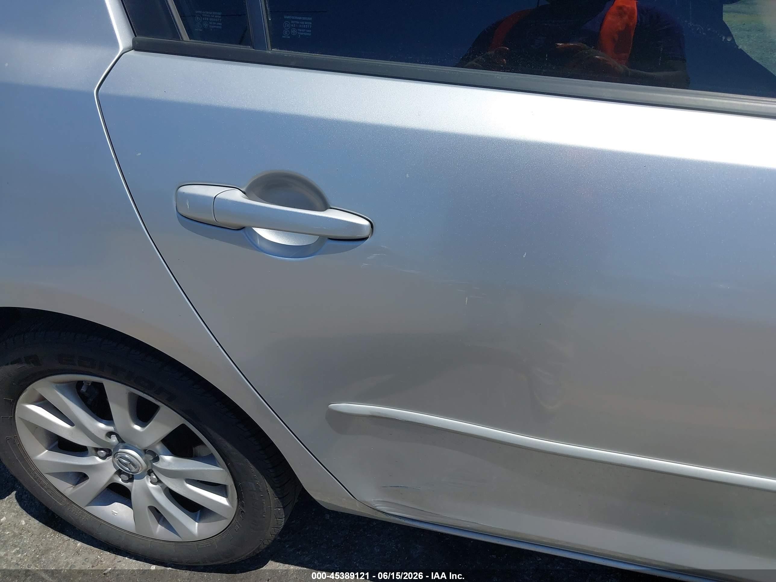2008 Mazda Mazda3 S Sport Silver vin: JM1BK324181852254