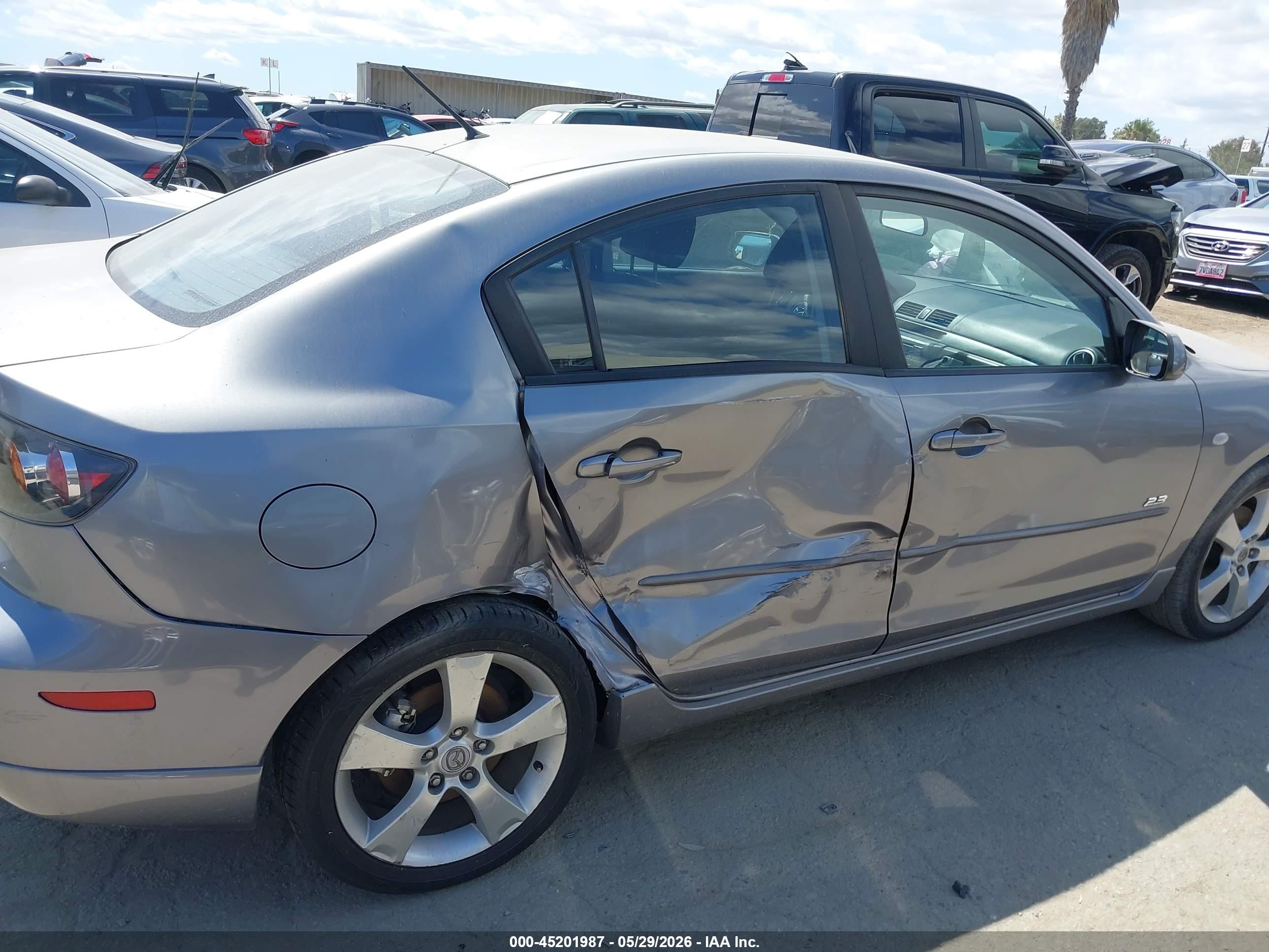 2006 Mazda Mazda3 S Touring Gray vin: JM1BK324561526423