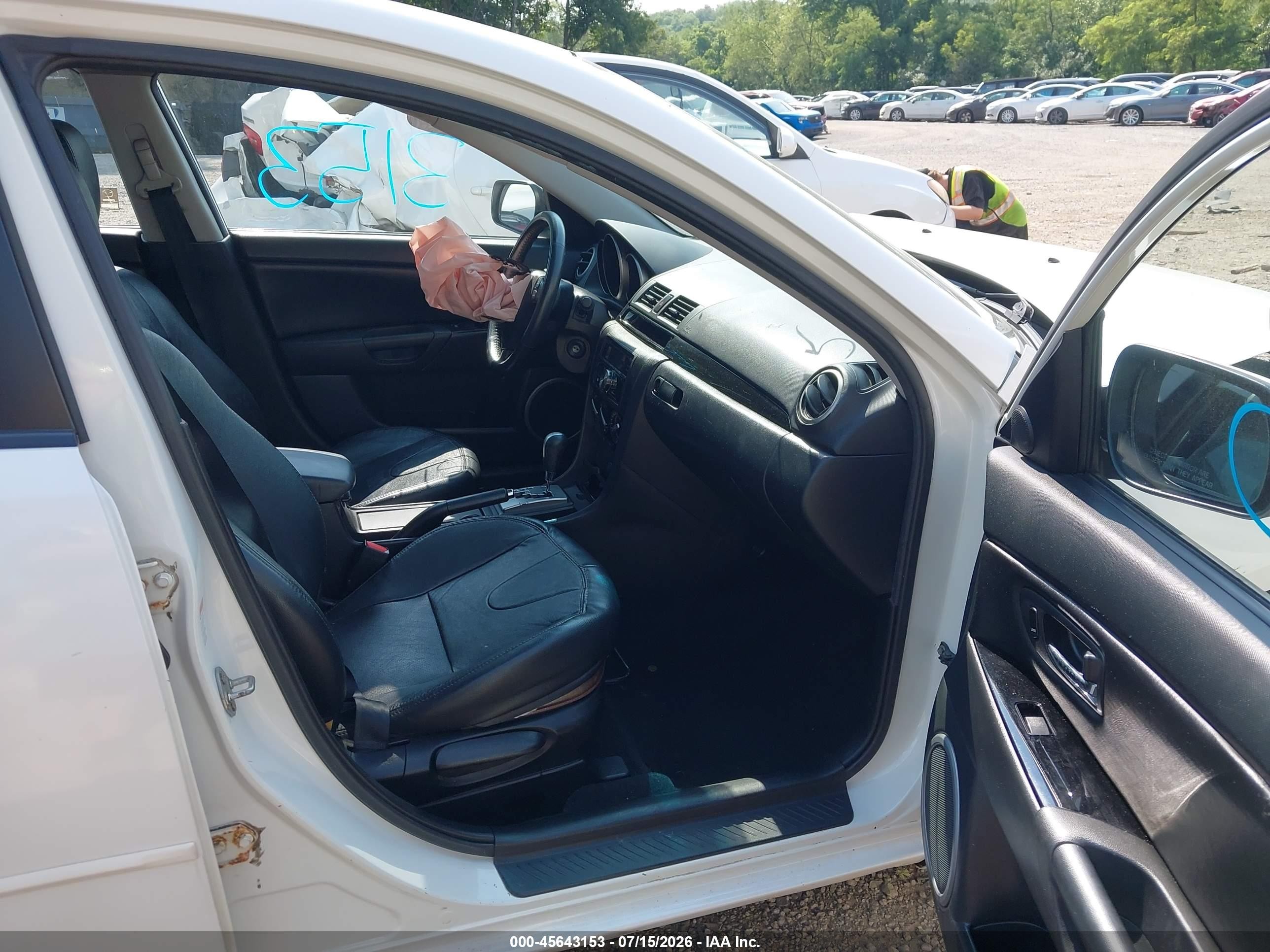 2008 Mazda Mazda3 S Touring White vin: JM1BK324581122945