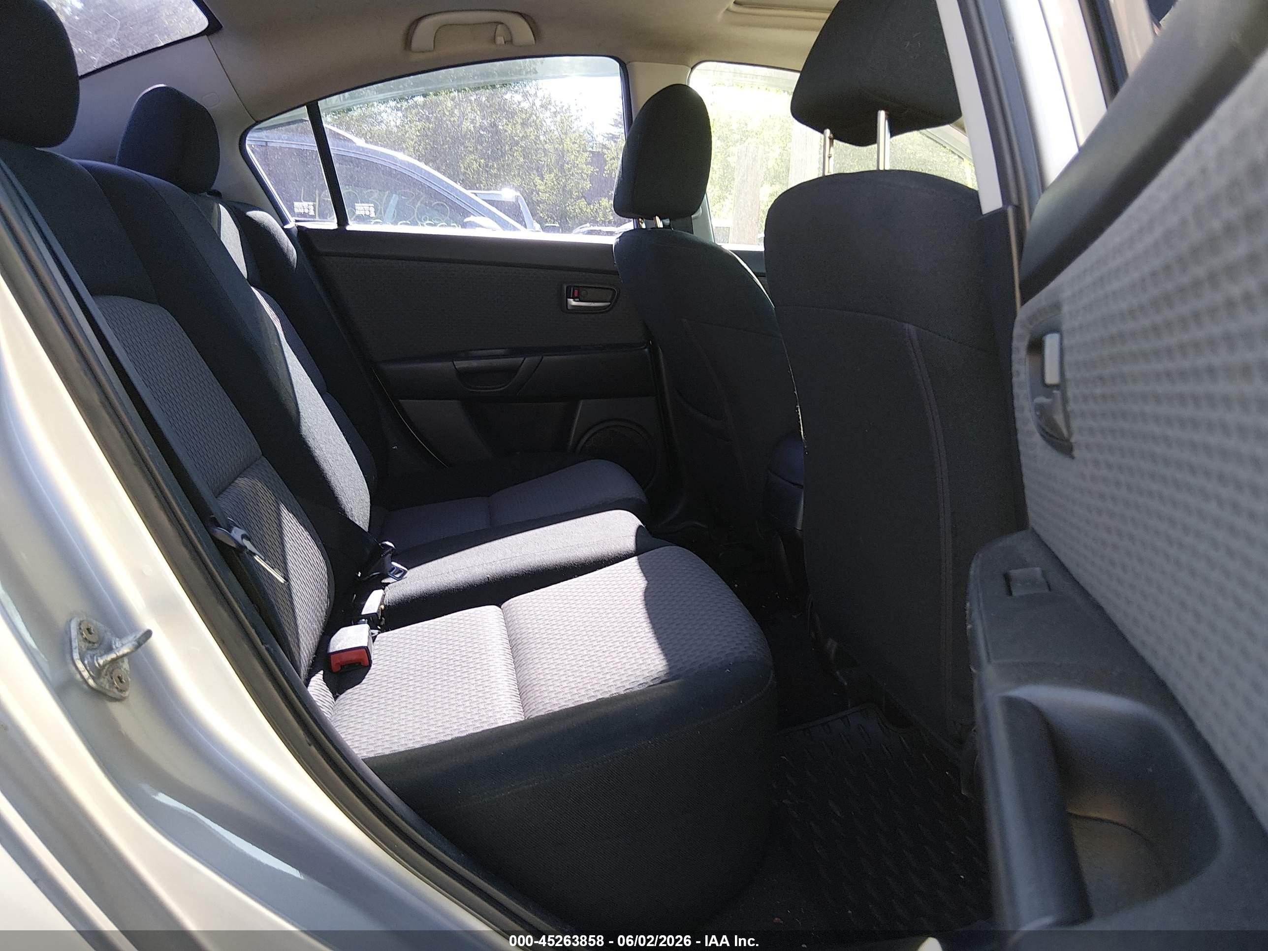 2006 Mazda Mazda3 I Silver vin: JM1BK32F061428451