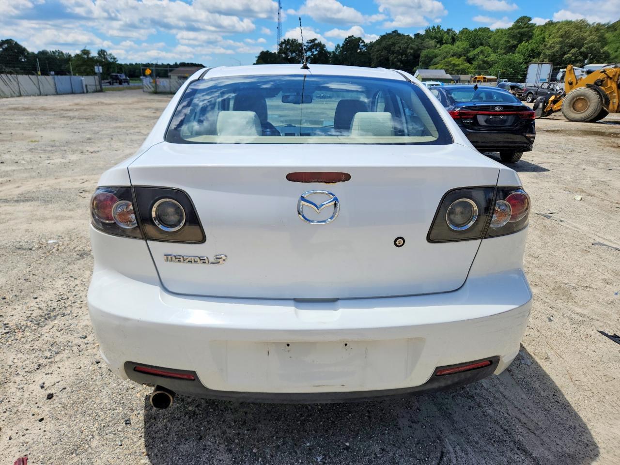 2007 Mazda 3 I White vin: JM1BK32F071725429