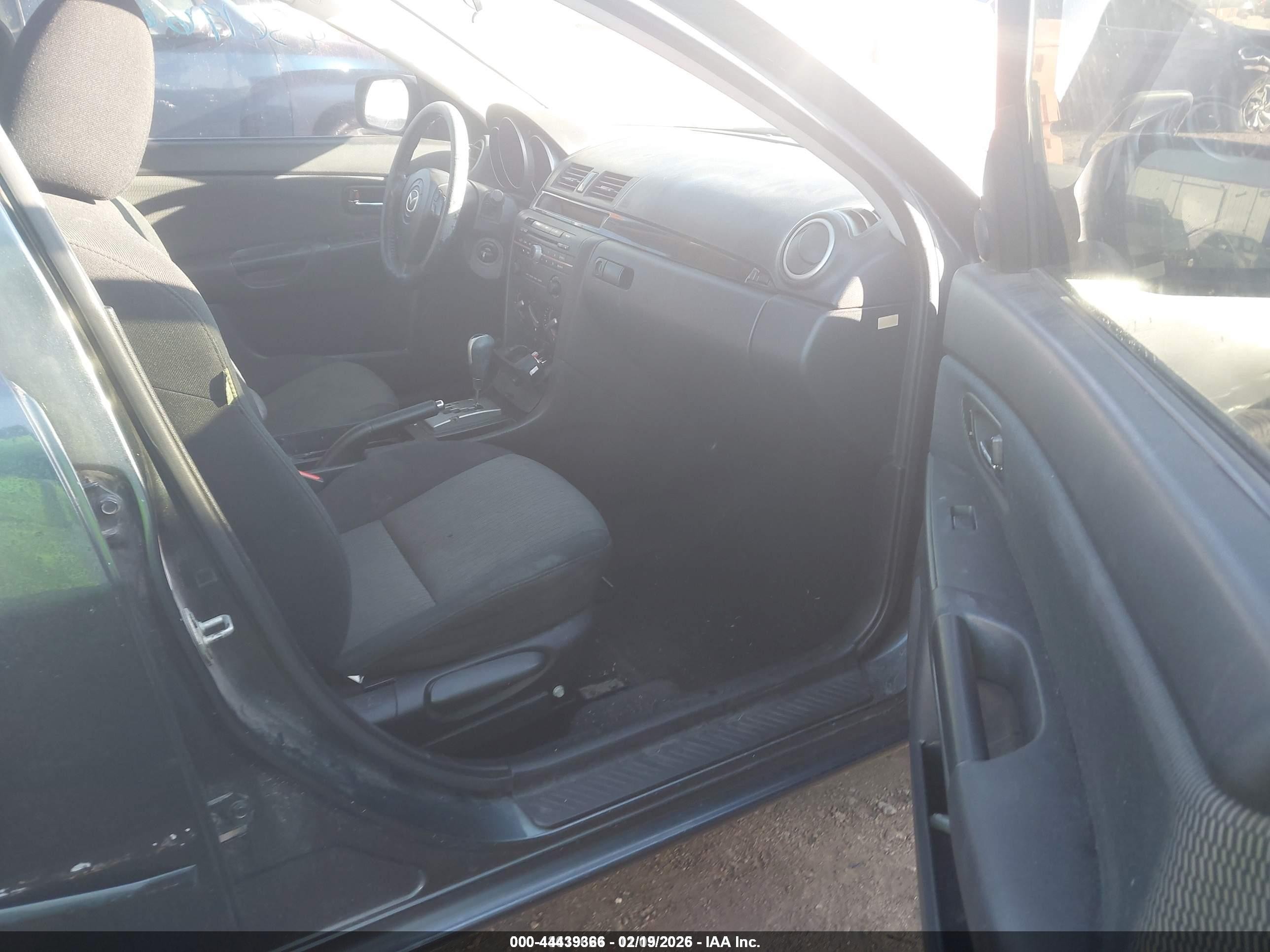 2009 Mazda Mazda3 I Gray vin: JM1BK32F091239447