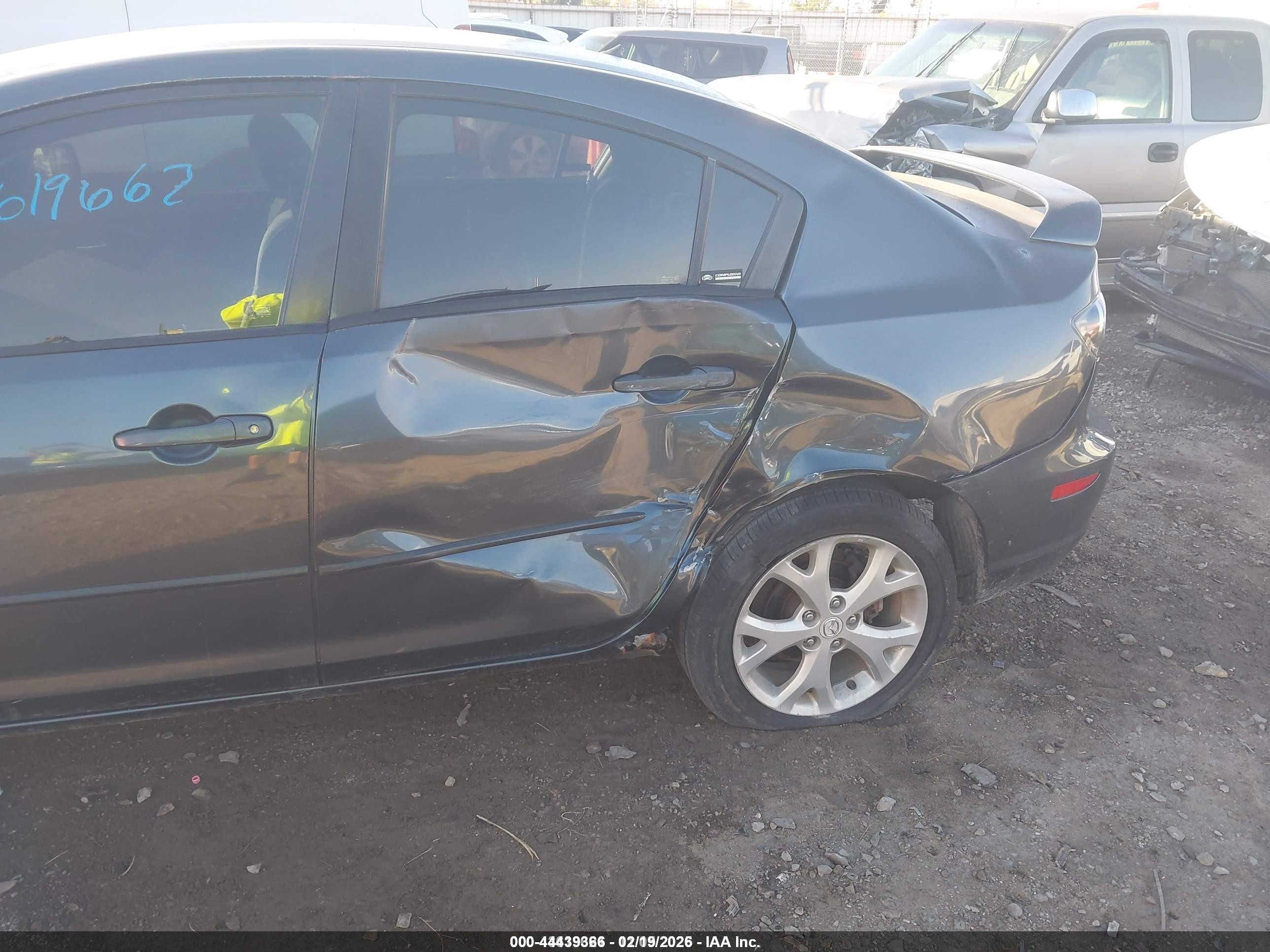 2009 Mazda Mazda3 I Gray vin: JM1BK32F091239447