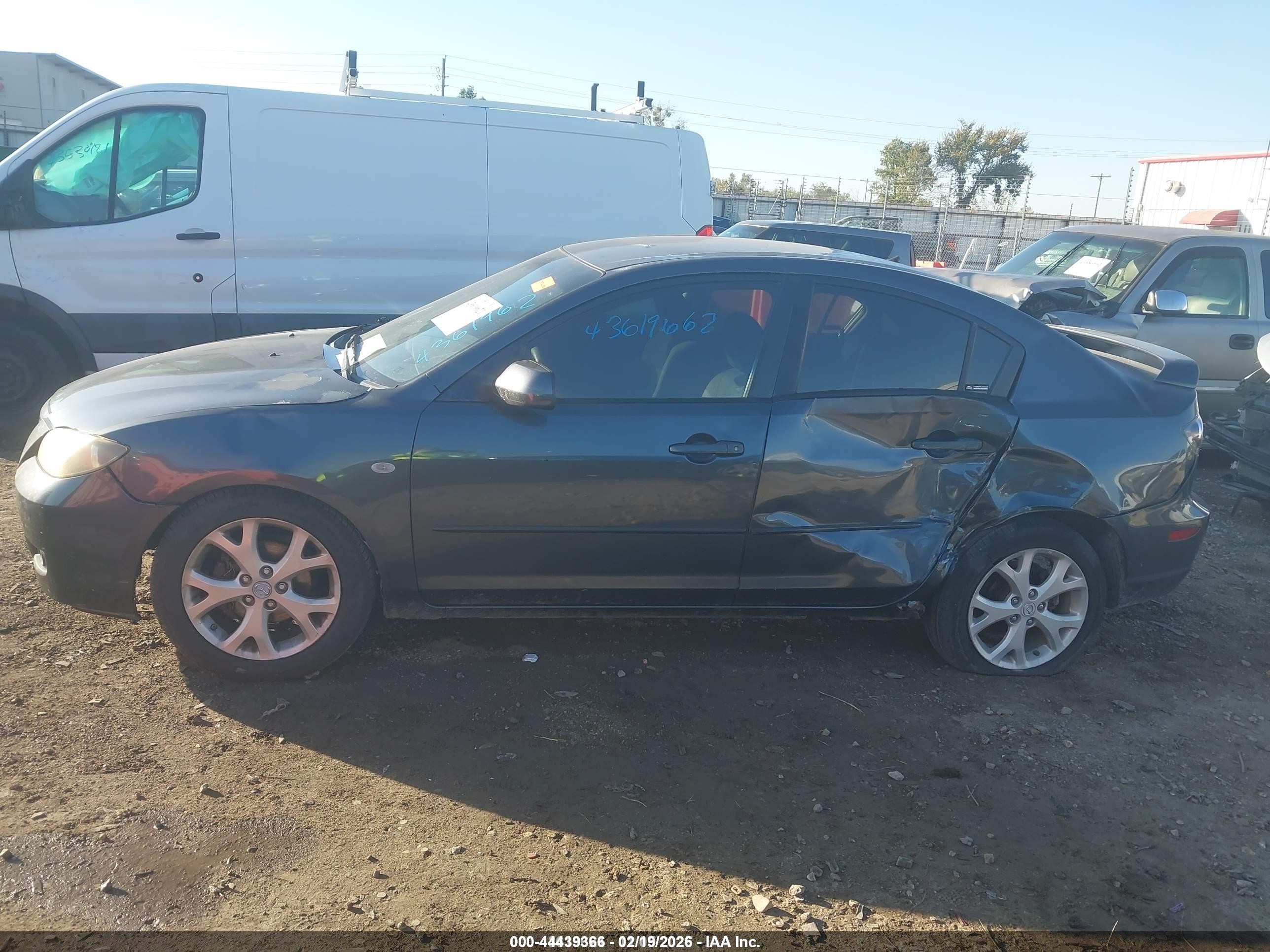 2009 Mazda Mazda3 I Gray vin: JM1BK32F091239447