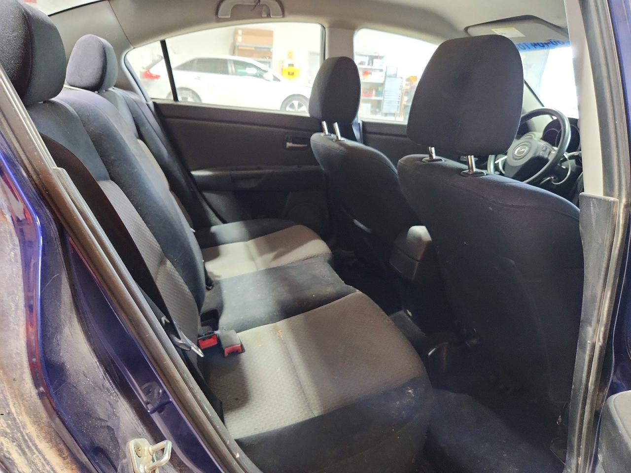2006 Mazda 3 I Blue vin: JM1BK32F261484004