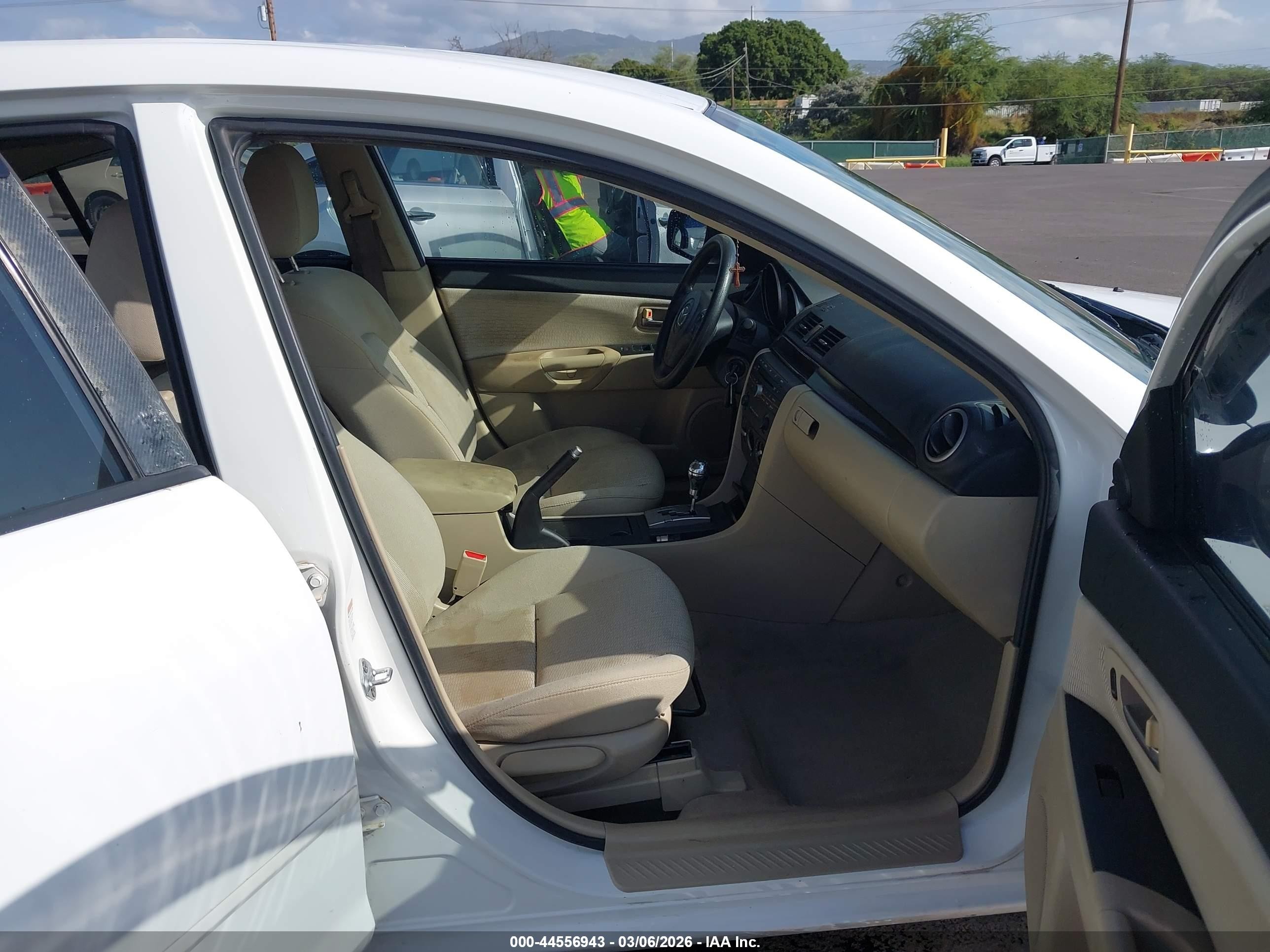 2007 Mazda Mazda3 I Touring White vin: JM1BK32F271659126