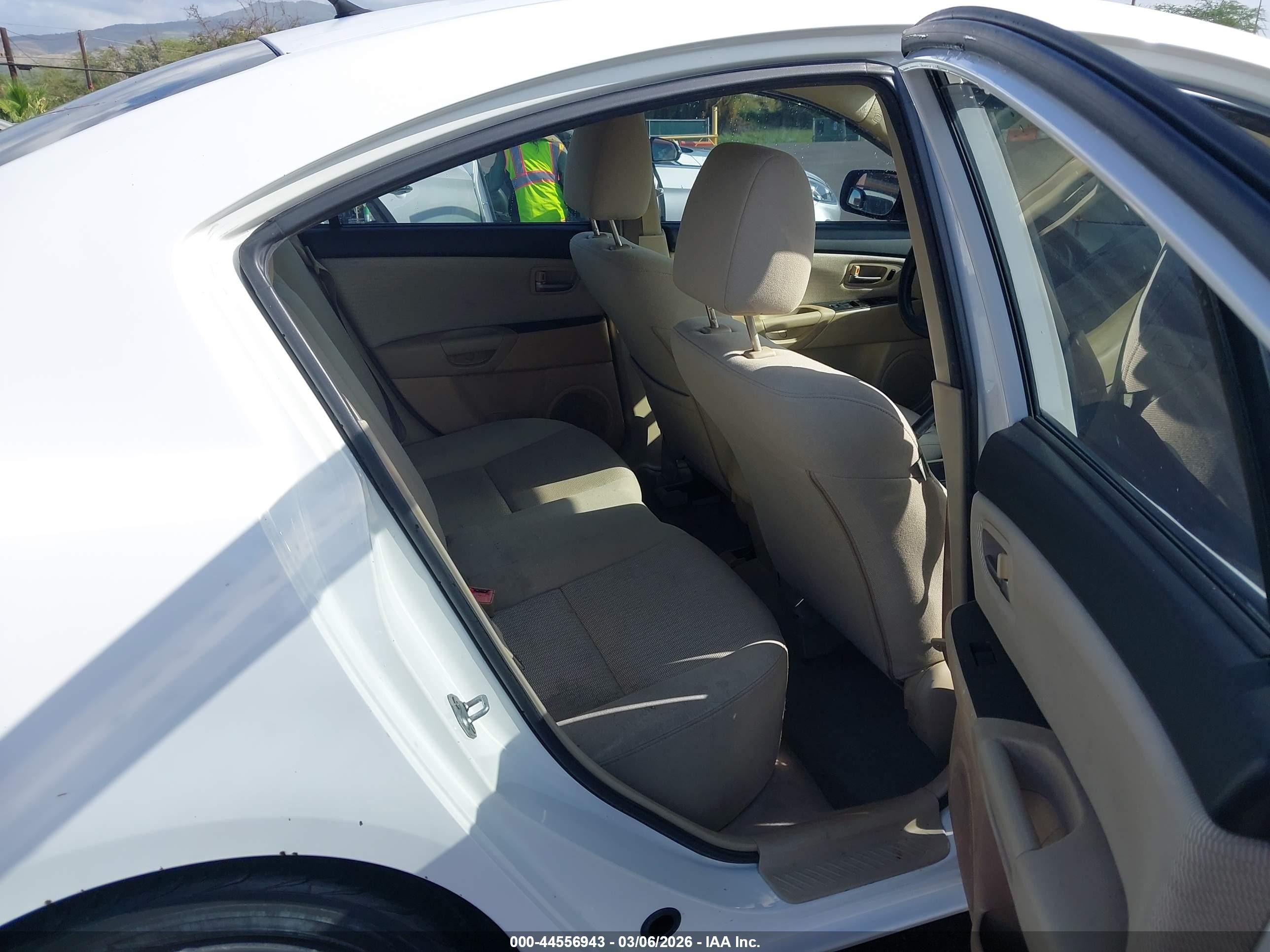 2007 Mazda Mazda3 I Touring White vin: JM1BK32F271659126