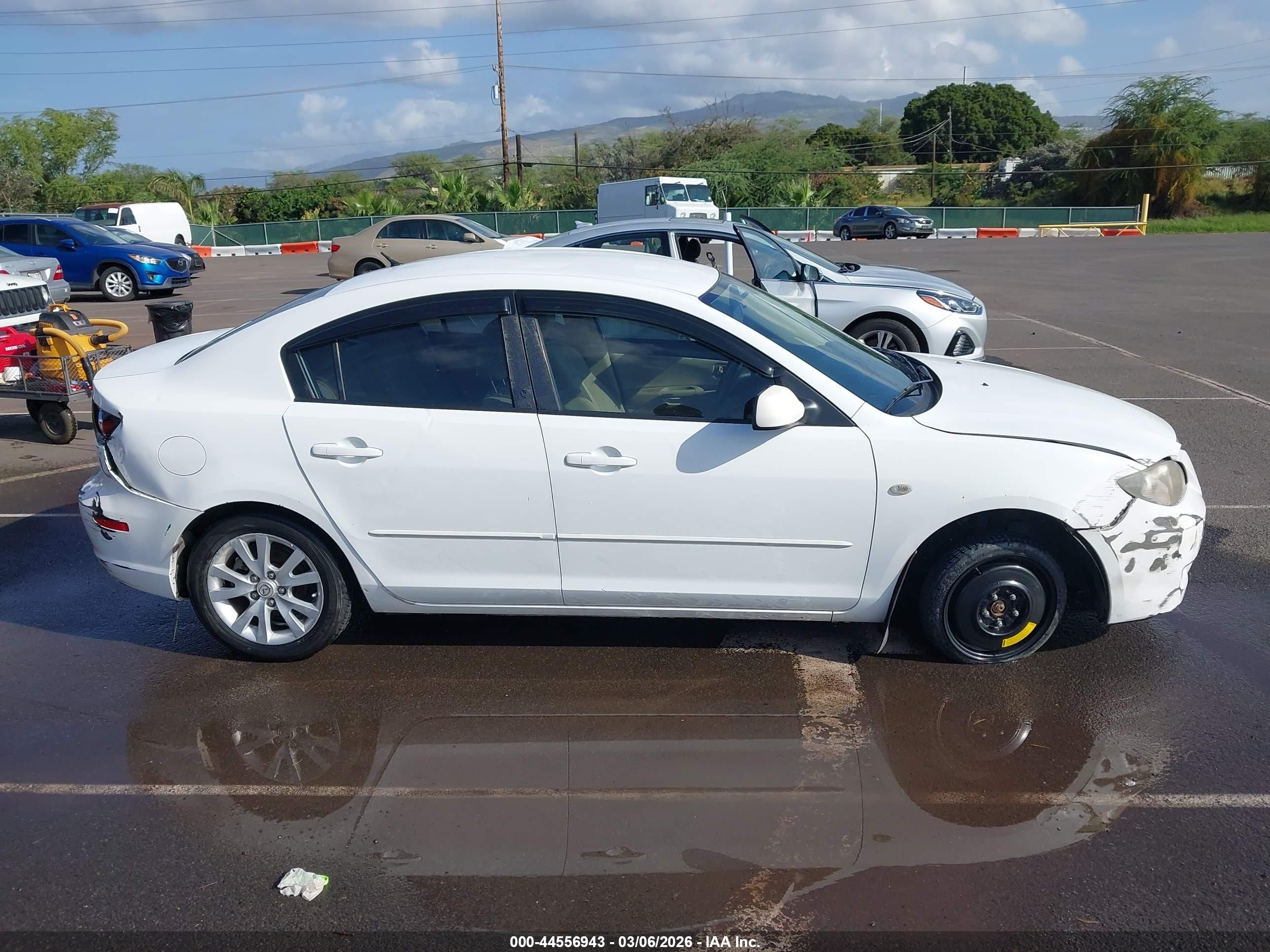 2007 Mazda Mazda3 I Touring White vin: JM1BK32F271659126