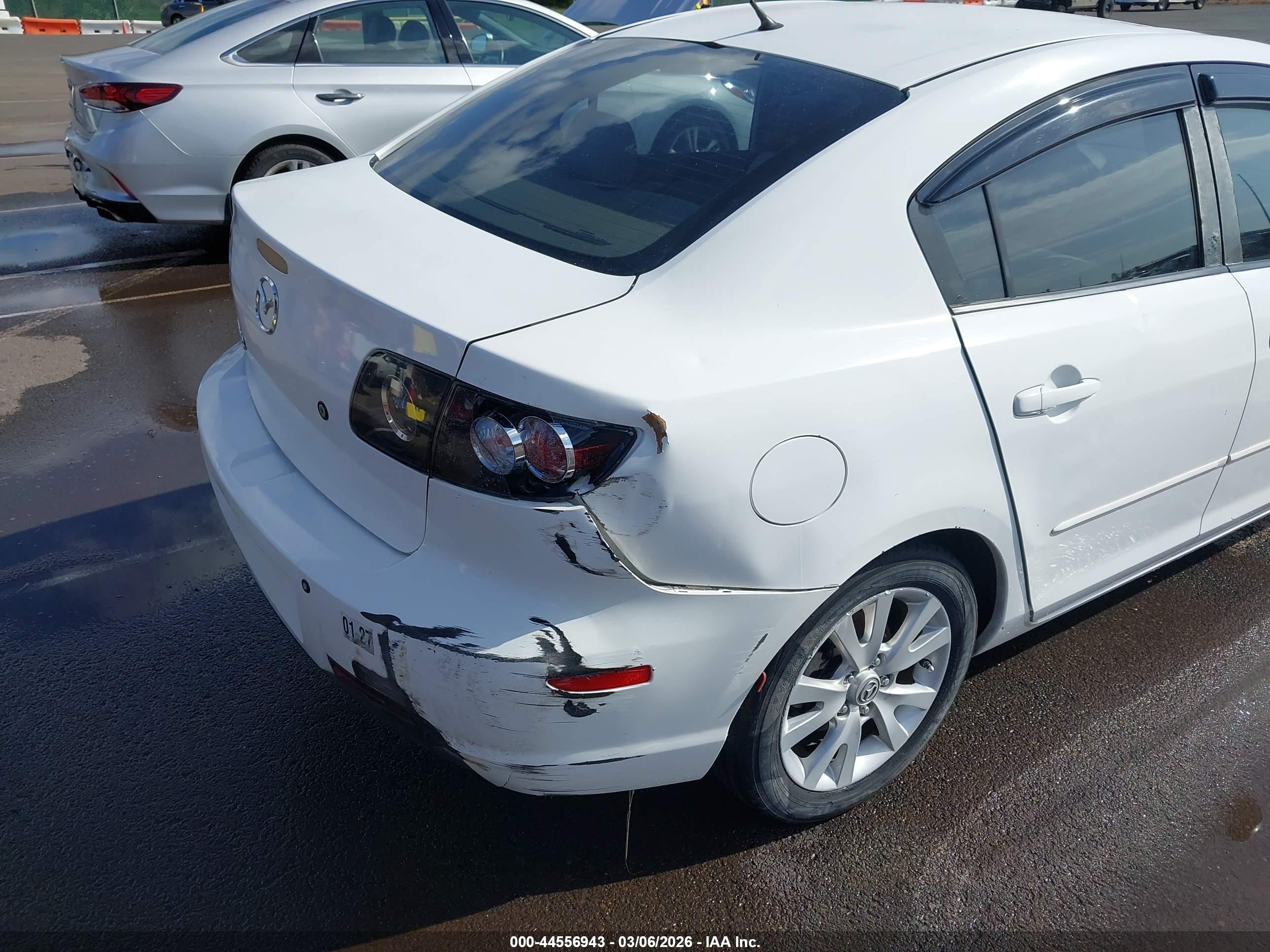 2007 Mazda Mazda3 I Touring White vin: JM1BK32F271659126