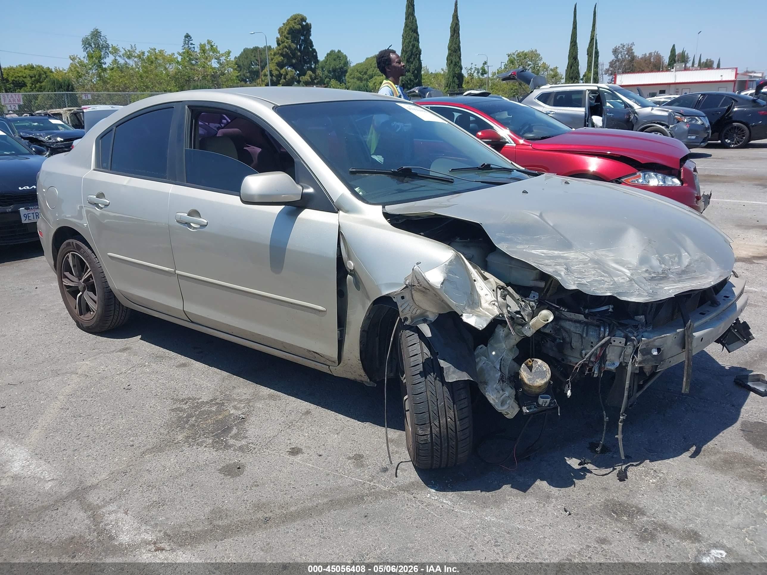 2007 Mazda Mazda3 I Champagne vin: JM1BK32F271686729