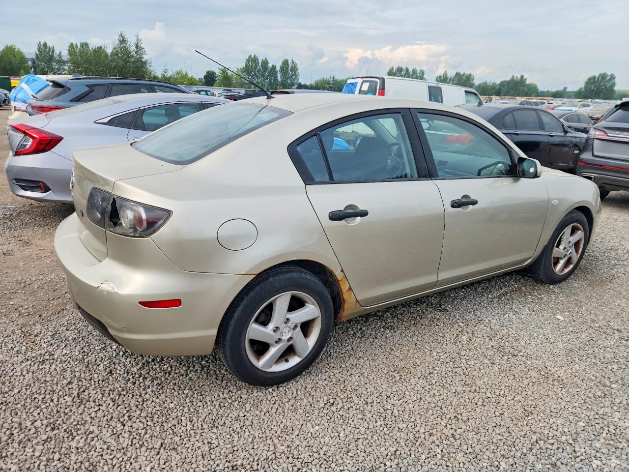 2007 Mazda 3 I Beige vin: JM1BK32F371616396
