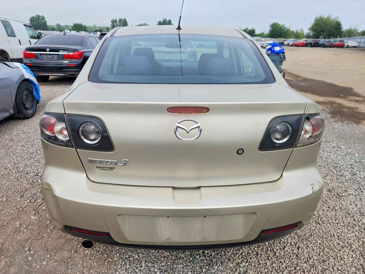 2007 Mazda 3 I Beige vin: JM1BK32F371616396