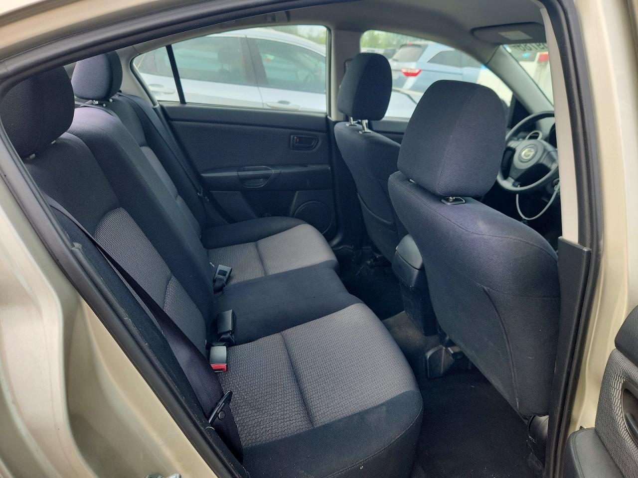 2007 Mazda 3 I Beige vin: JM1BK32F371616396