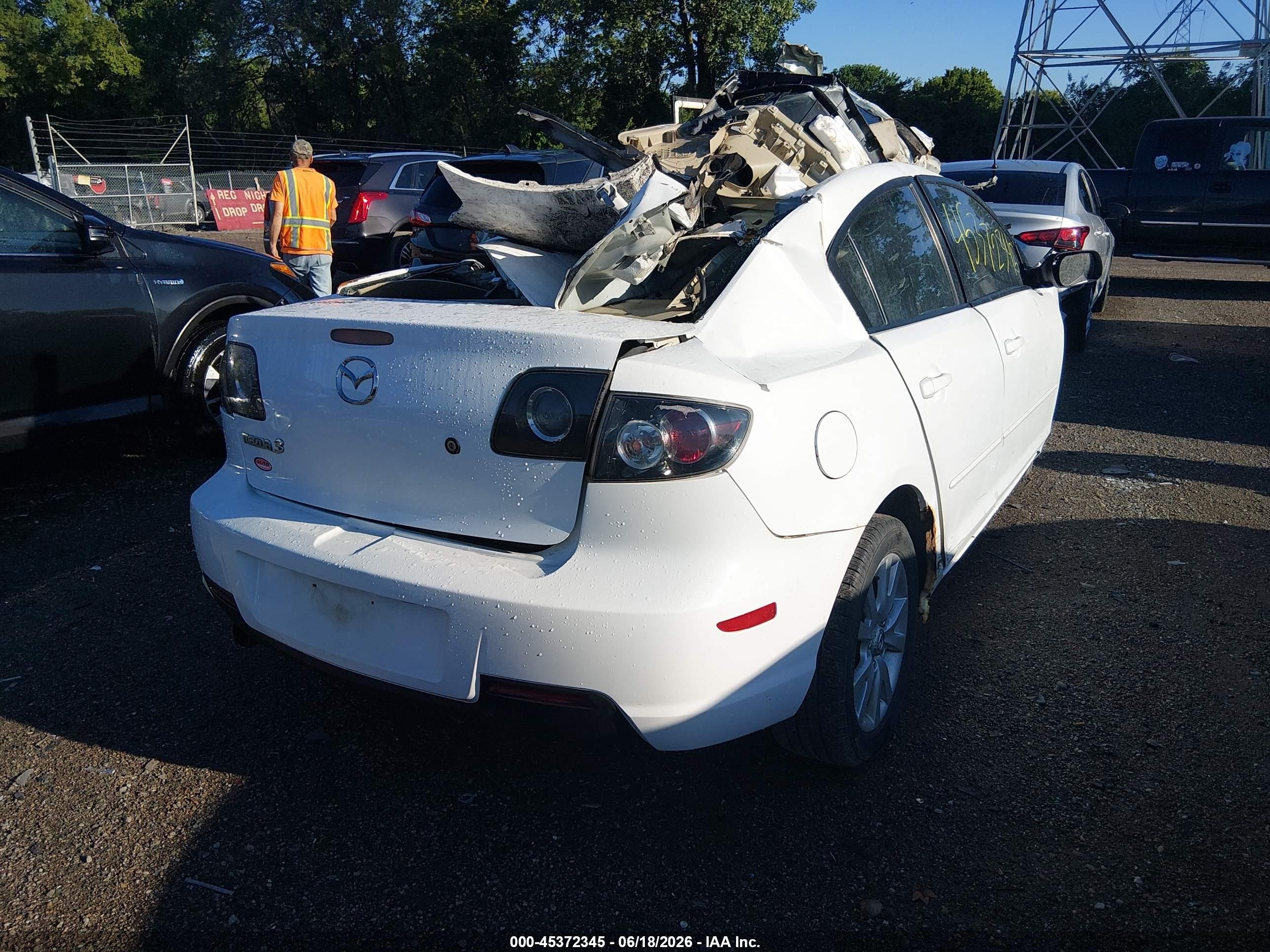 2007 Mazda Mazda3 I White vin: JM1BK32F471688370