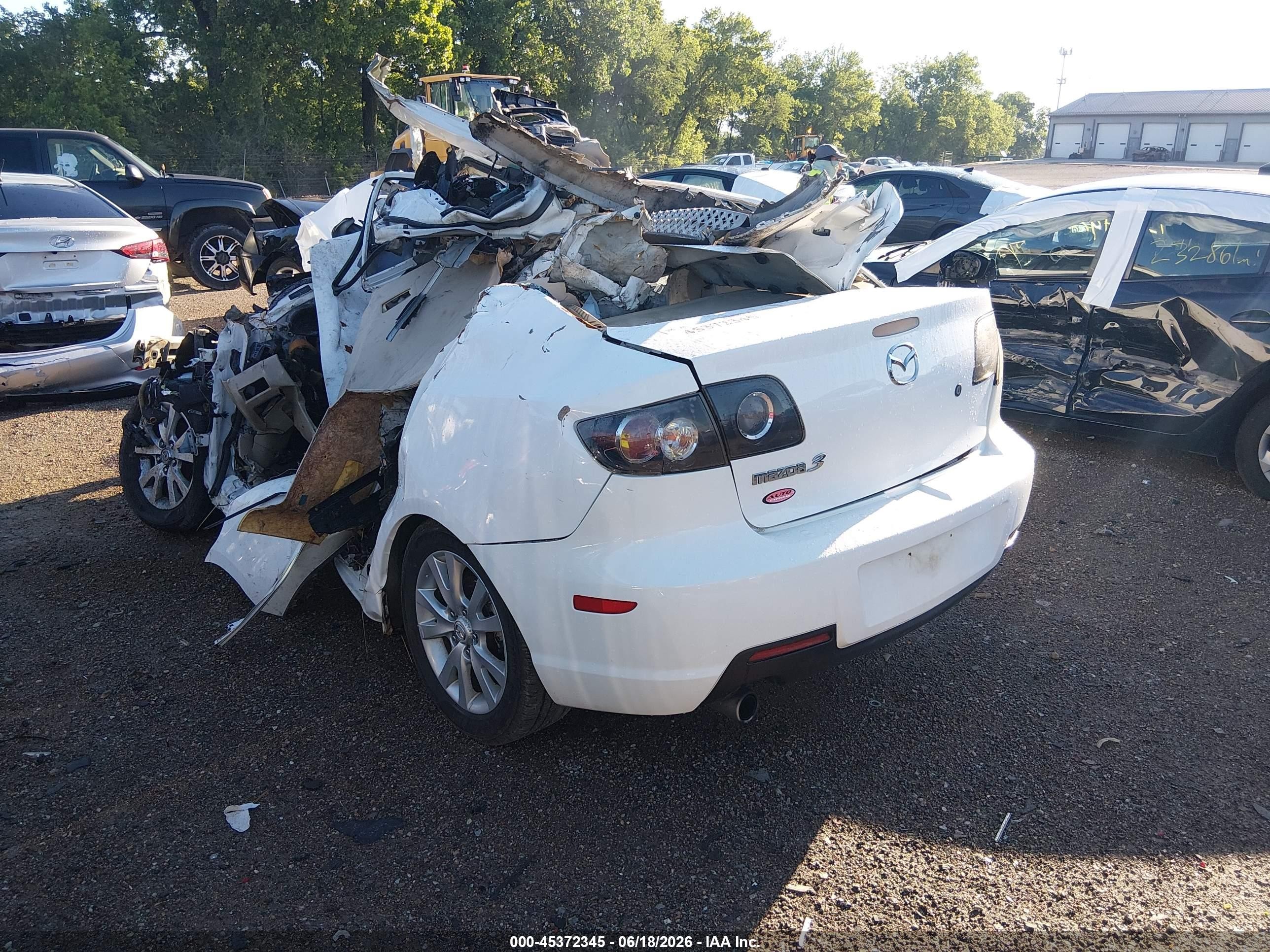 2007 Mazda Mazda3 I White vin: JM1BK32F471688370