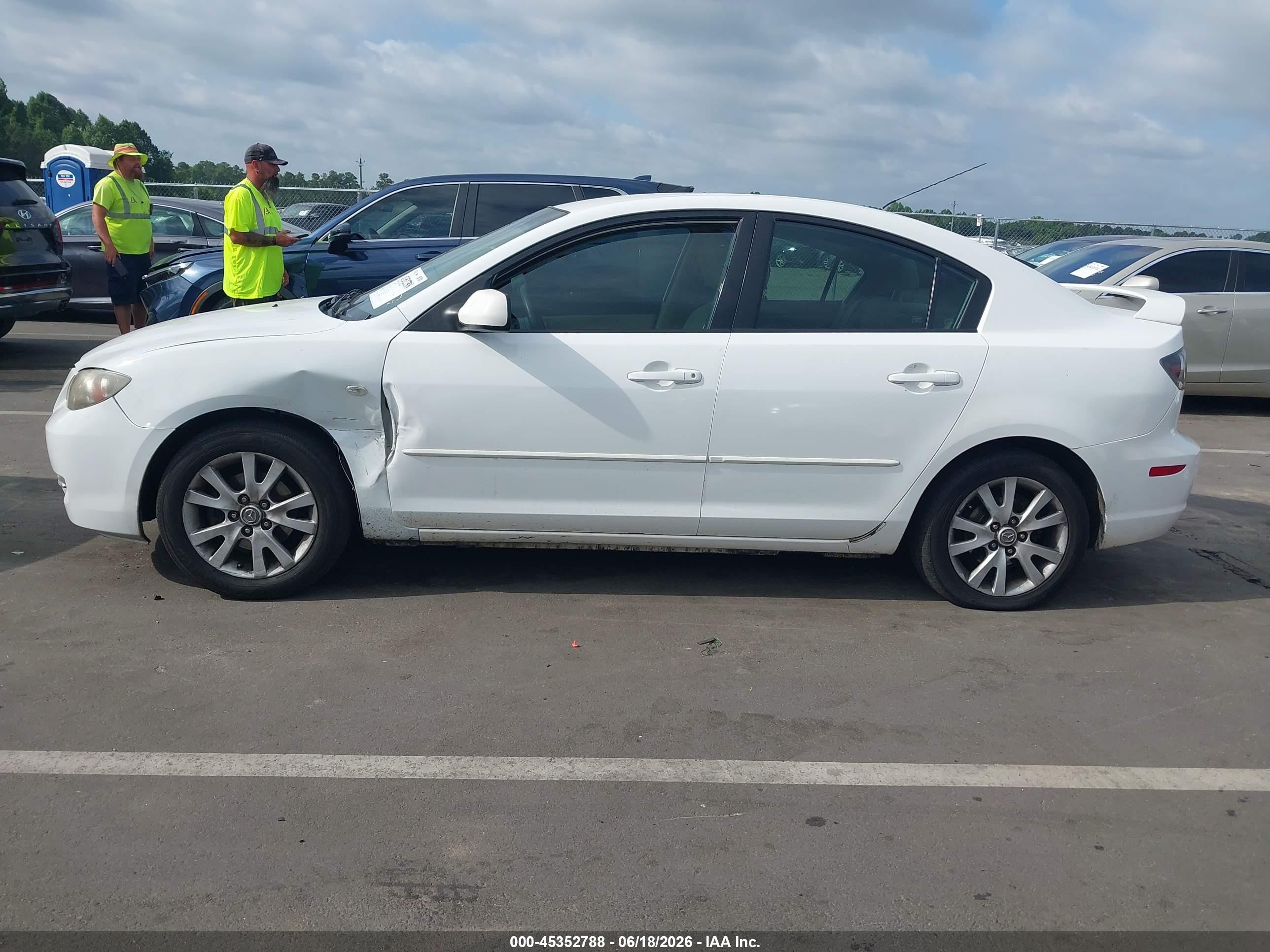 2007 Mazda Mazda3 I Белый vin: JM1BK32F571652879
