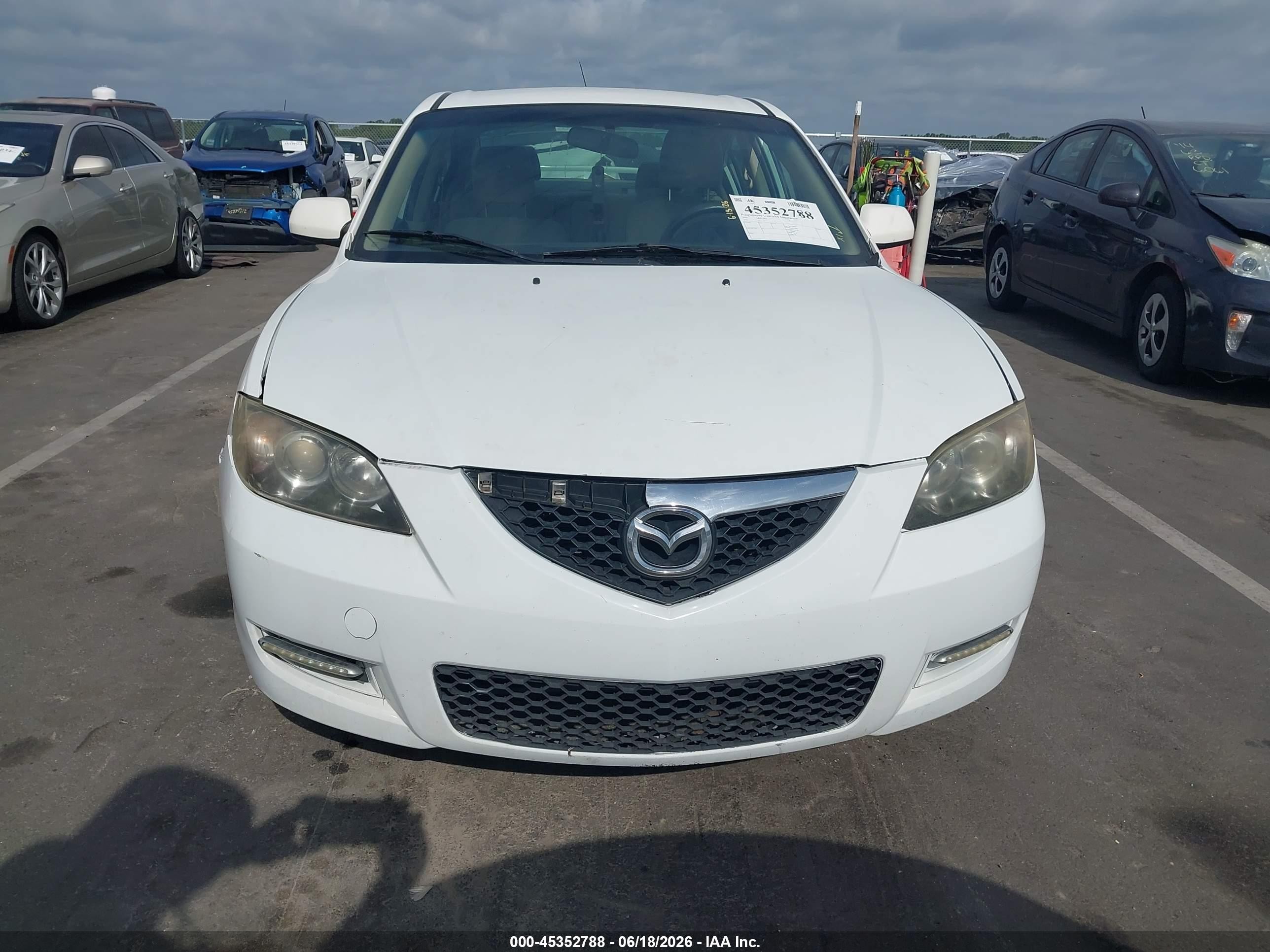 2007 Mazda Mazda3 I Белый vin: JM1BK32F571652879