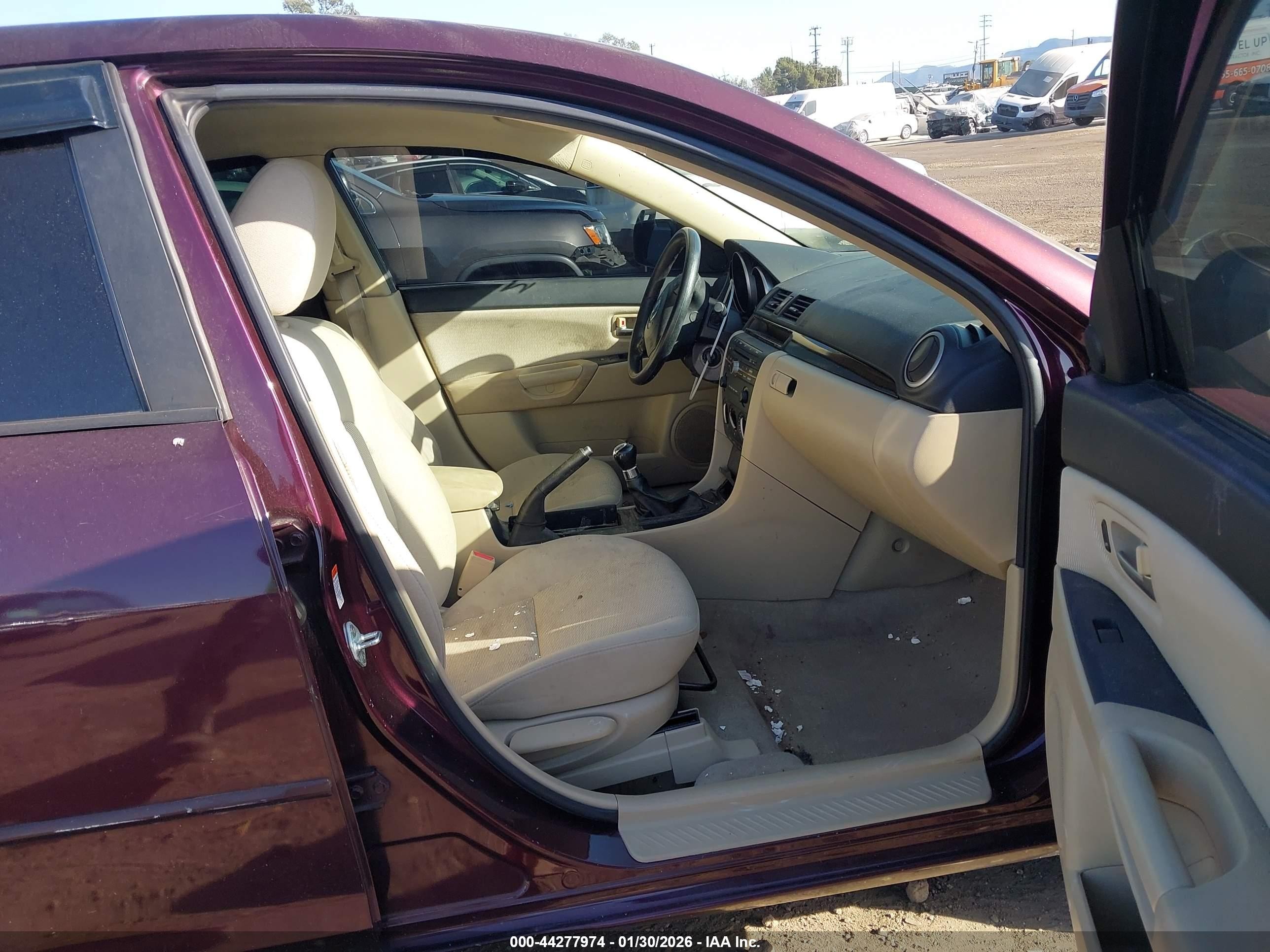 2007 Mazda Mazda3 I Red vin: JM1BK32F571660626