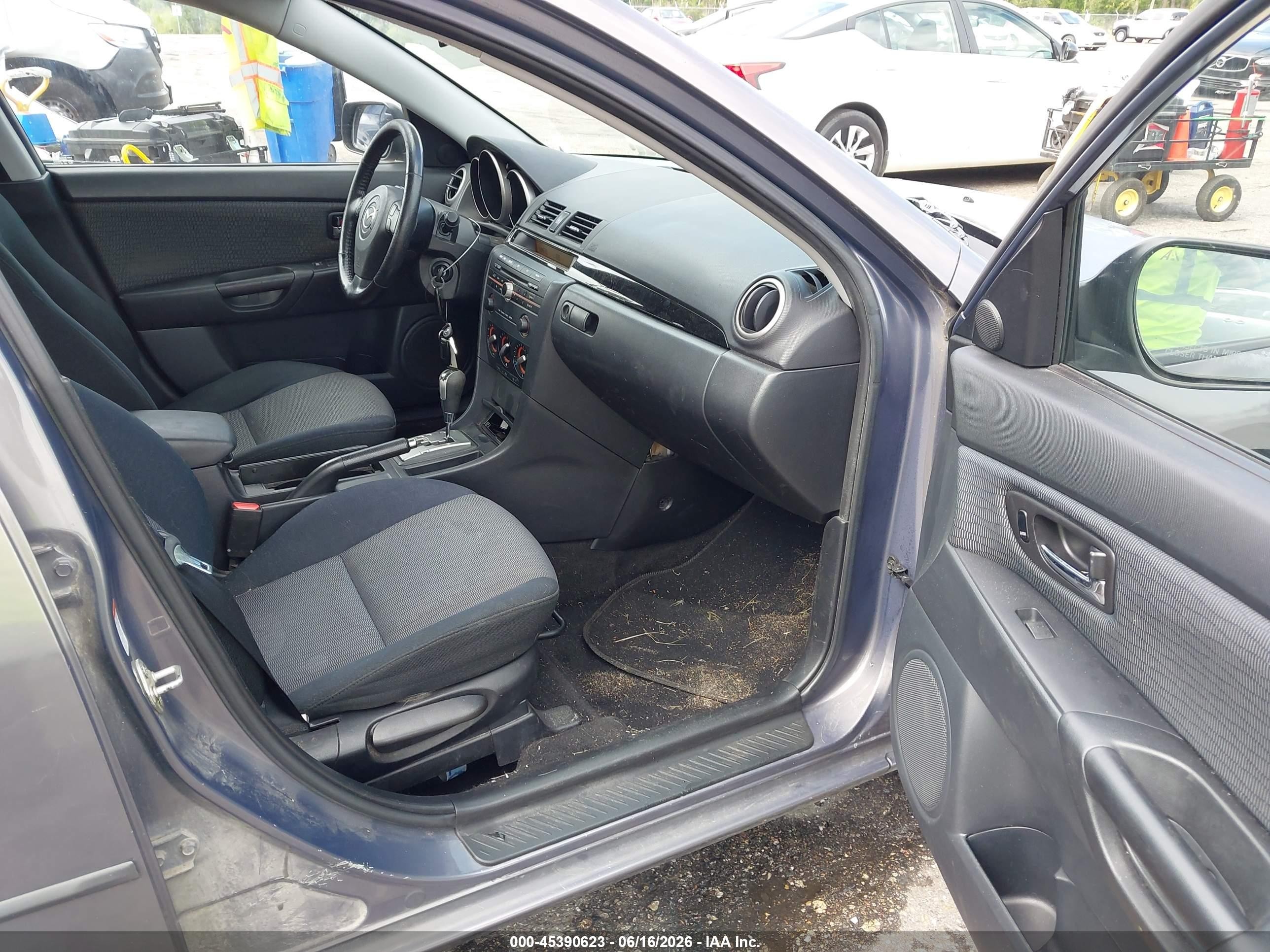2008 Mazda Mazda3 I Touring Value Beige vin: JM1BK32F581147281