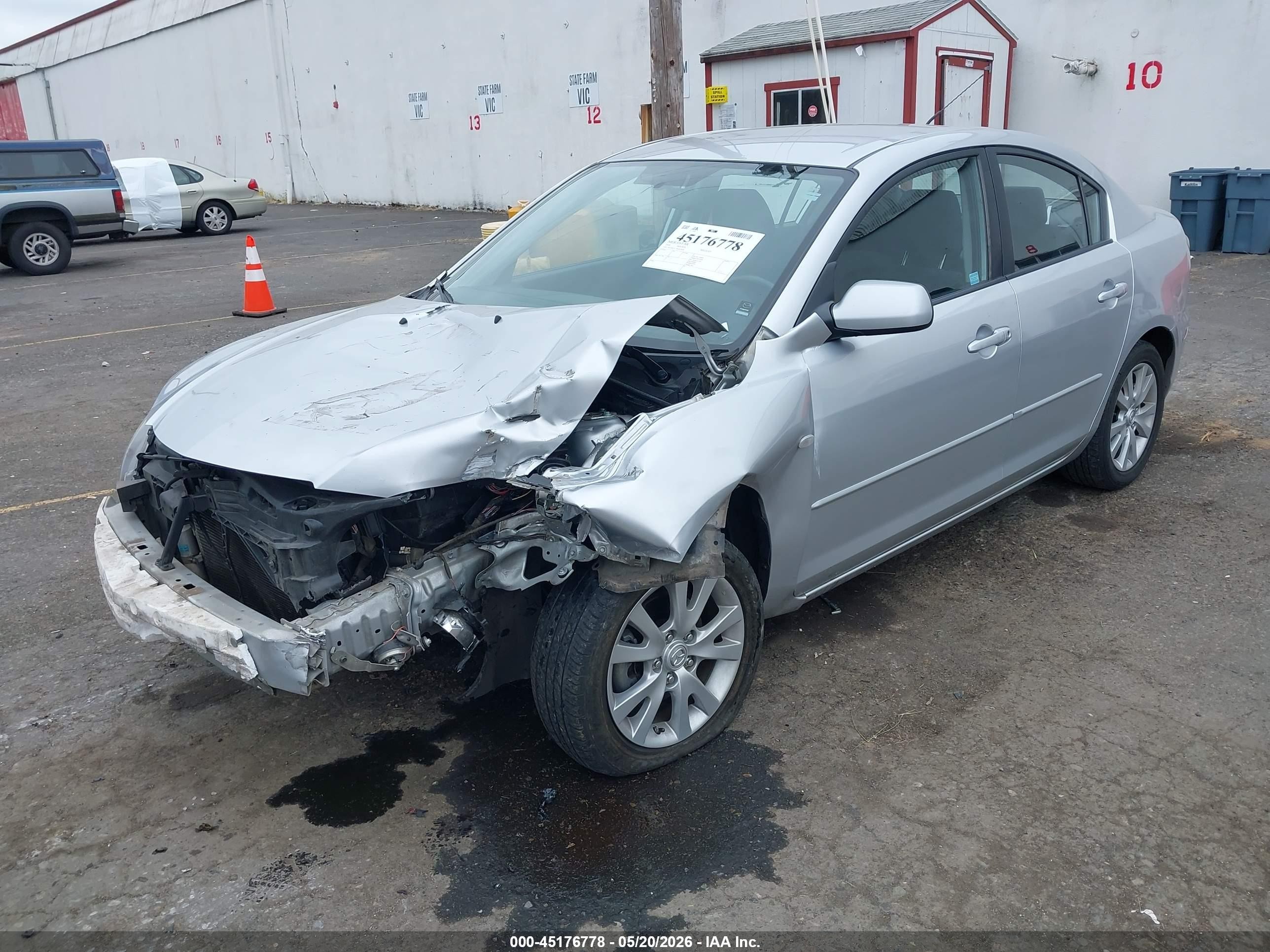 2008 Mazda Mazda3 I Silver vin: JM1BK32F581863694