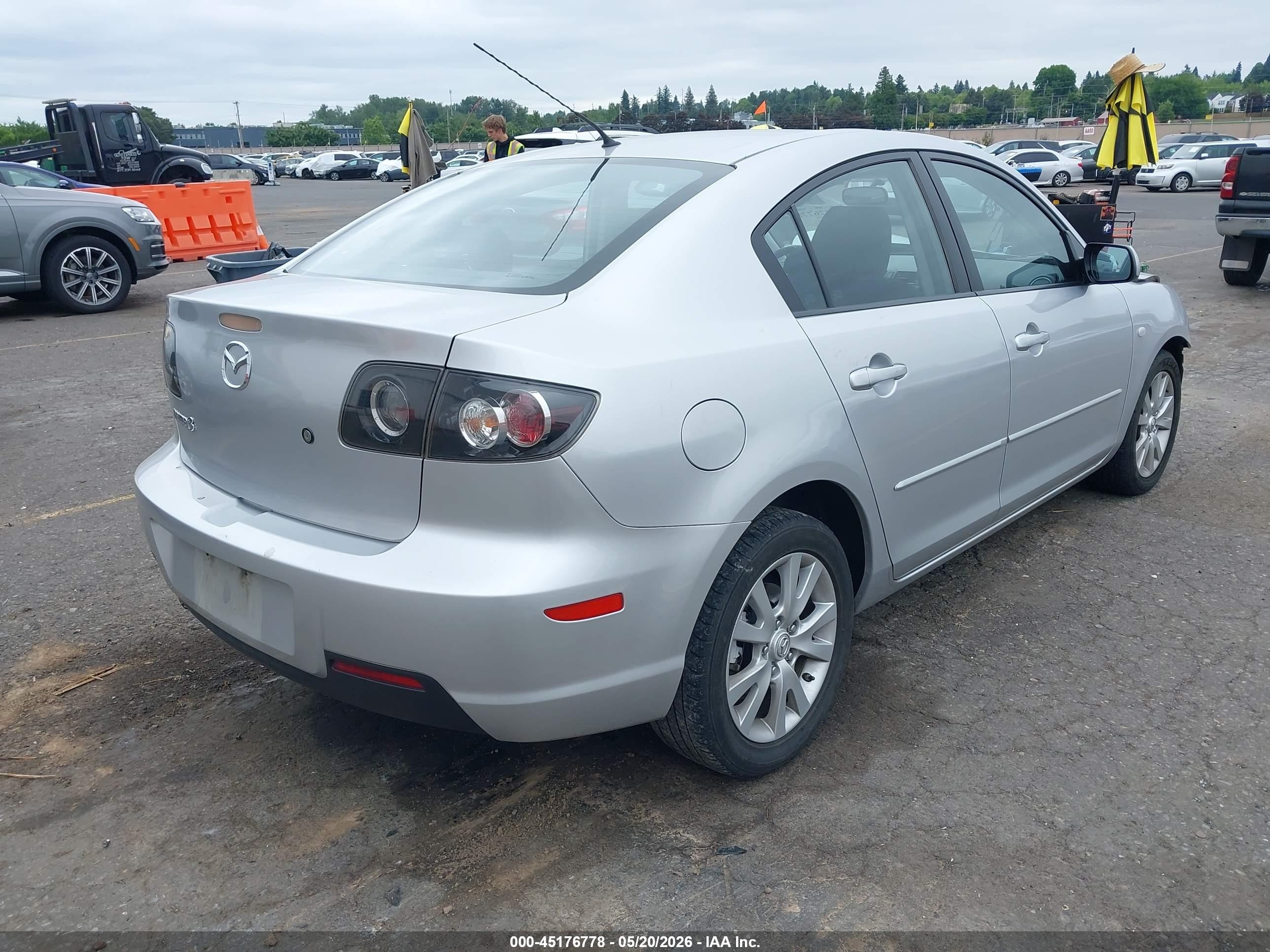 2008 Mazda Mazda3 I Silver vin: JM1BK32F581863694