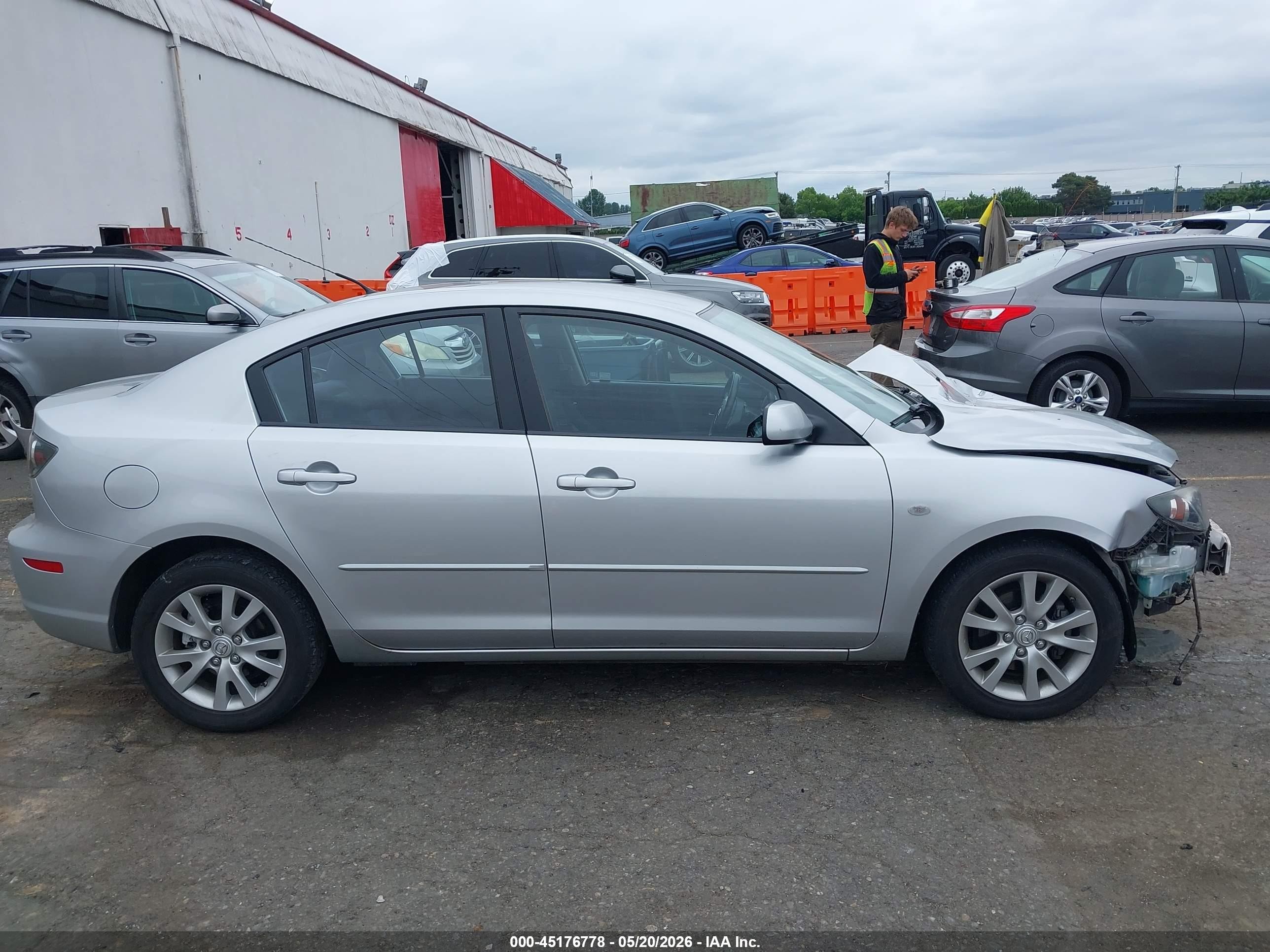 2008 Mazda Mazda3 I Silver vin: JM1BK32F581863694