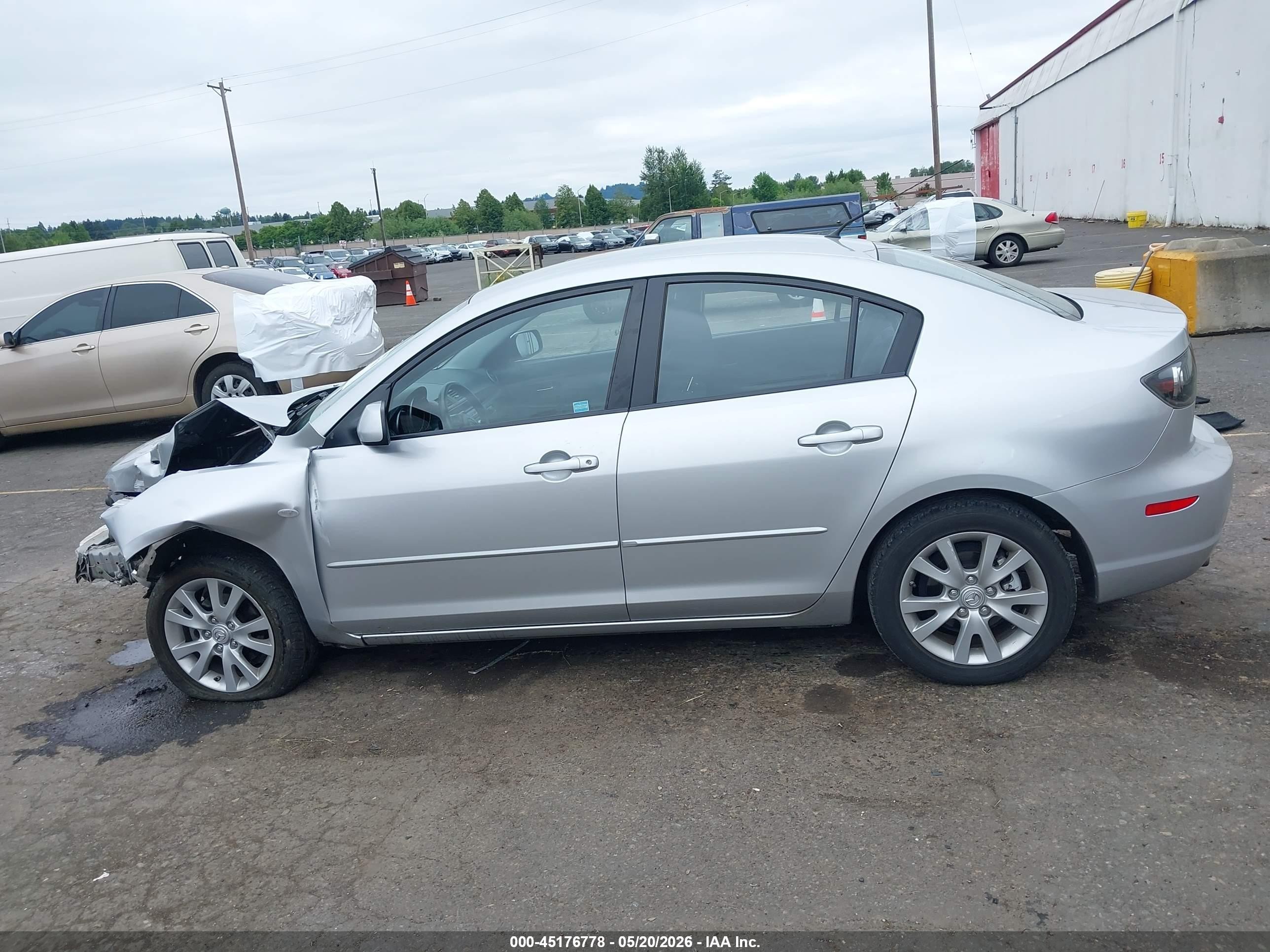 2008 Mazda Mazda3 I Silver vin: JM1BK32F581863694