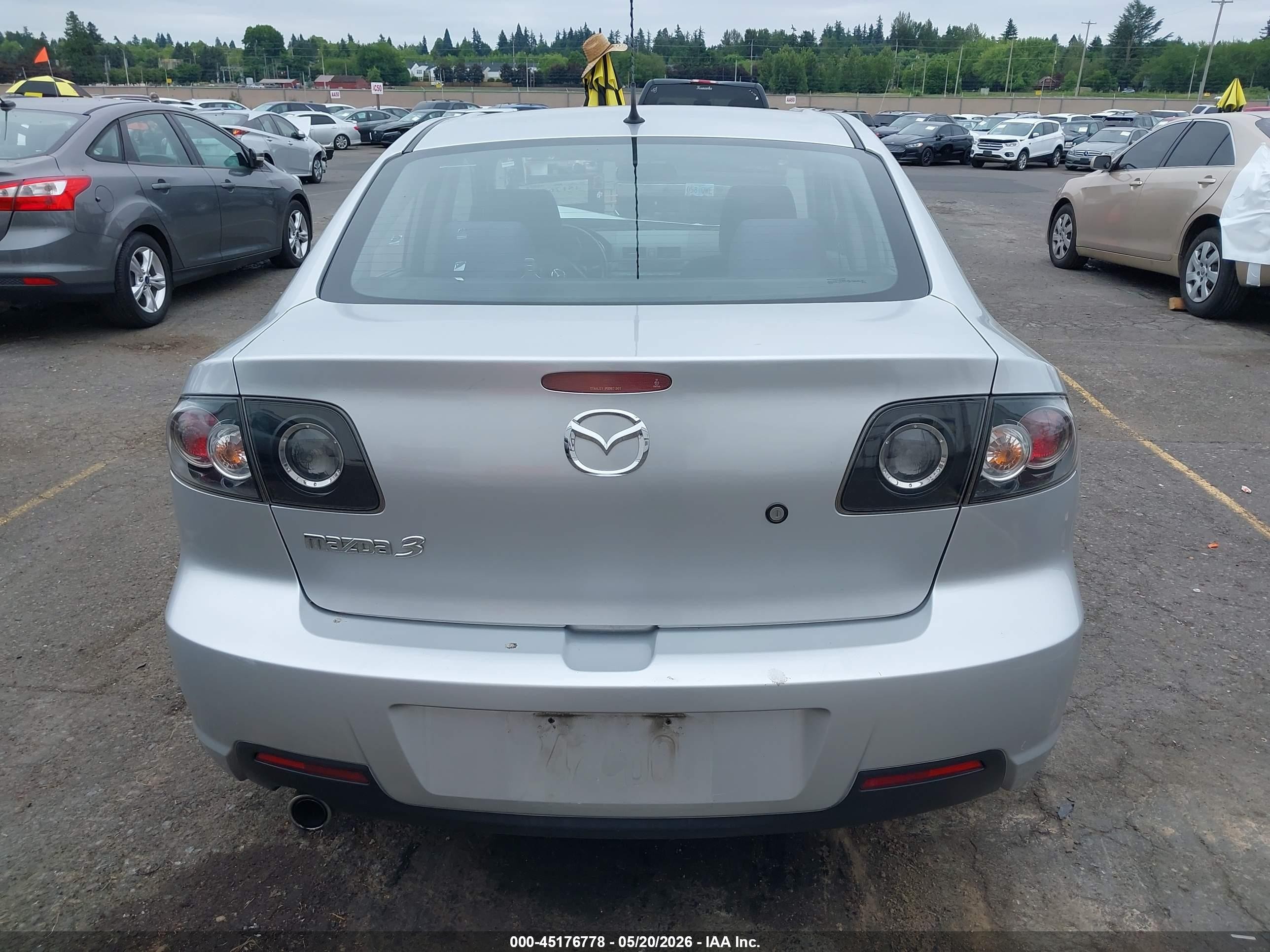2008 Mazda Mazda3 I Silver vin: JM1BK32F581863694