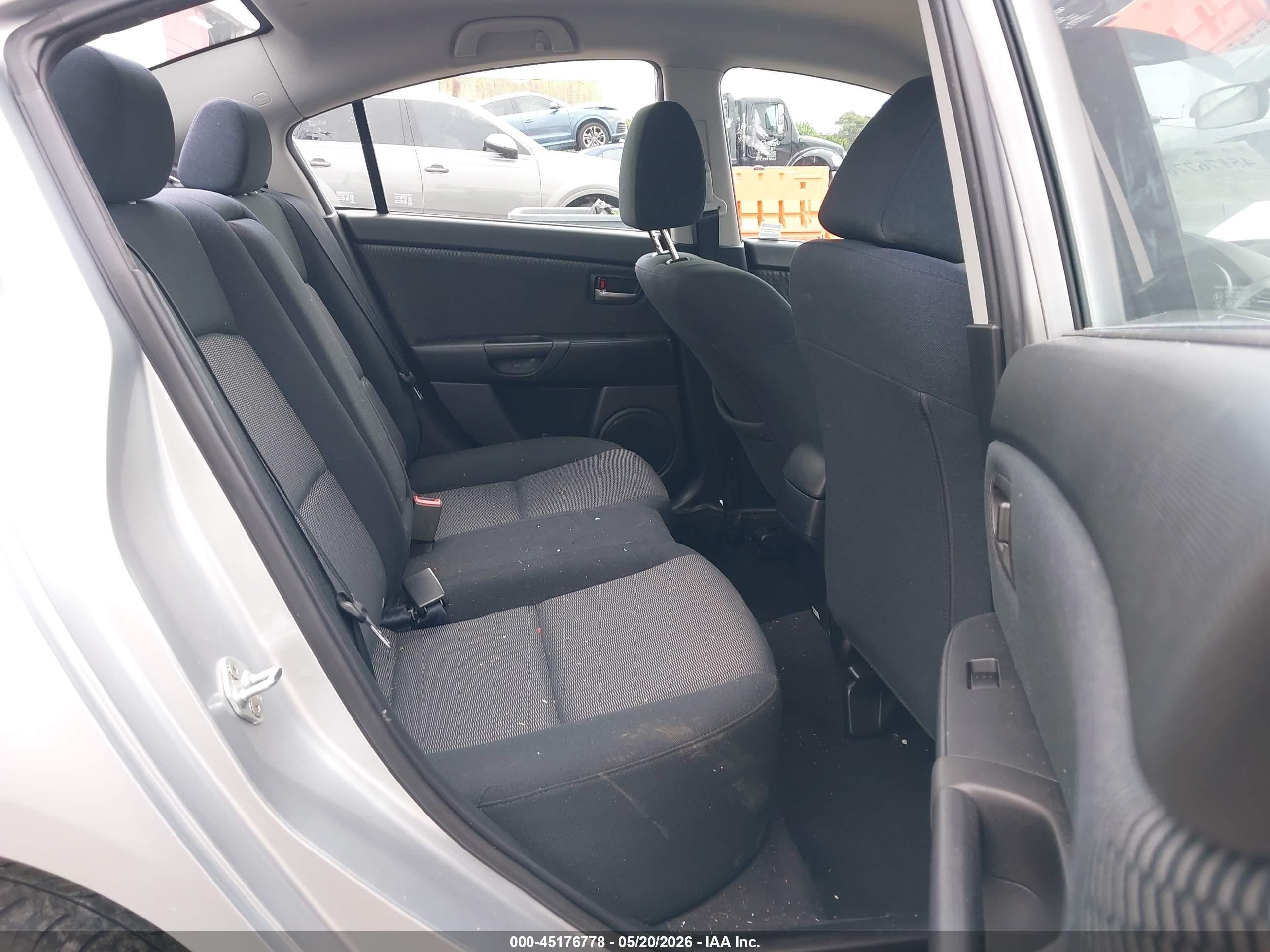 2008 Mazda Mazda3 I Silver vin: JM1BK32F581863694