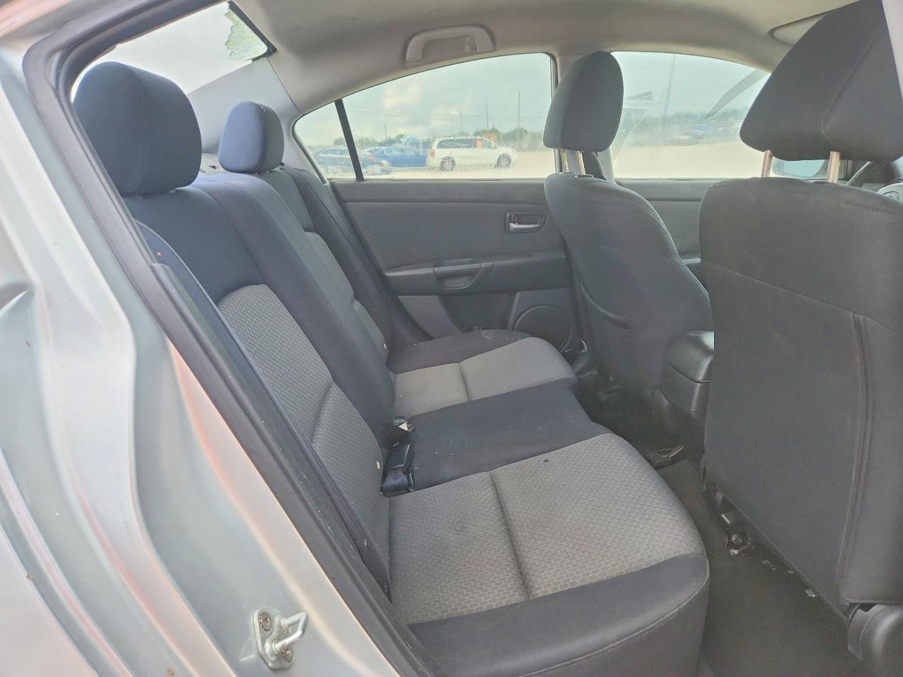 2005 Mazda 3 I Silver vin: JM1BK32FX51227204