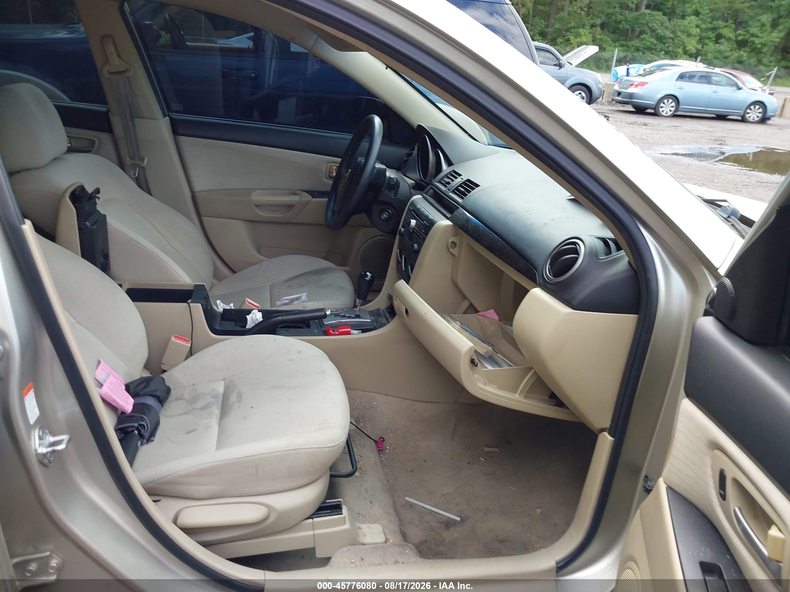 2008 Mazda Mazda3 I Gold vin: JM1BK32G281785867