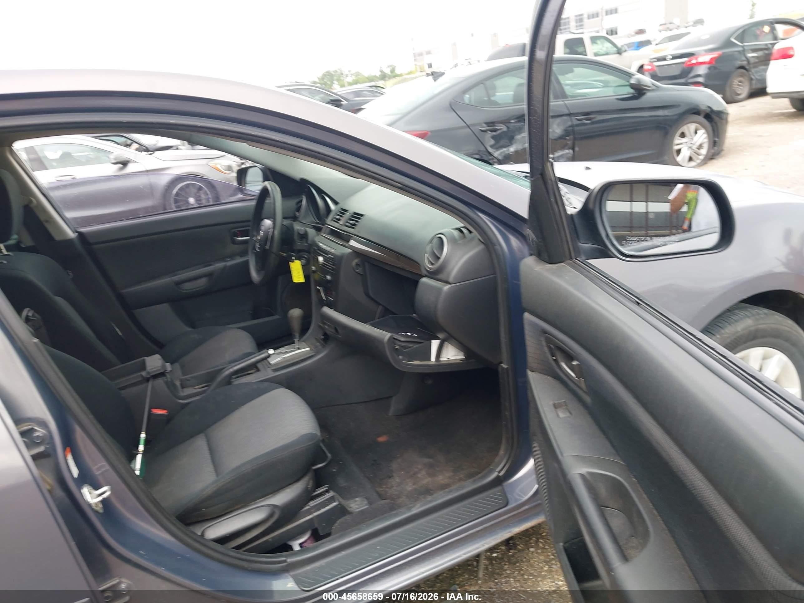 2008 Mazda Mazda3 I Gray vin: JM1BK32G381815376