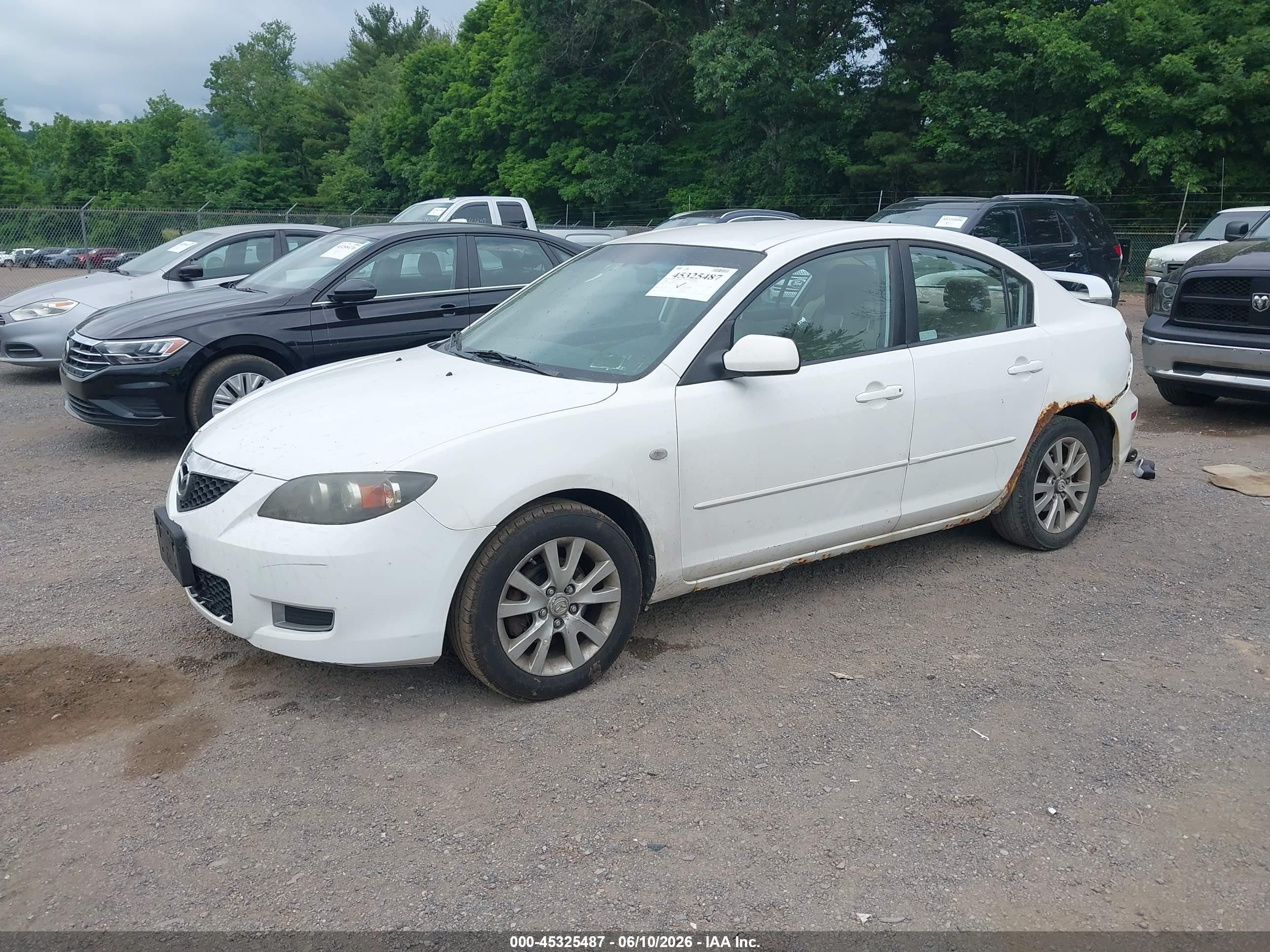 2008 Mazda Mazda3 I White vin: JM1BK32G381831352